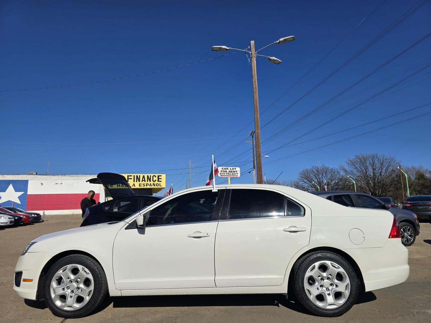 2010 Ford Fusion SE (3FAHP0HG6AR) with an 3.0L V6 DOHC 24V engine, AUTO transmission, located at 2660 S.Garland Avenue, Garland, TX, 75041, (469) 298-3118, 32.885551, -96.655602 - Photo#6