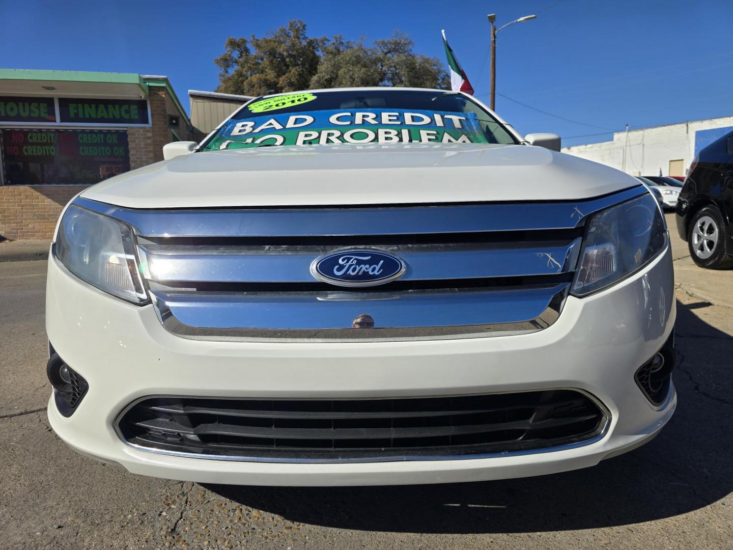 2010 Ford Fusion SE (3FAHP0HG6AR) with an 3.0L V6 DOHC 24V engine, AUTO transmission, located at 2660 S.Garland Avenue, Garland, TX, 75041, (469) 298-3118, 32.885551, -96.655602 - Photo#9