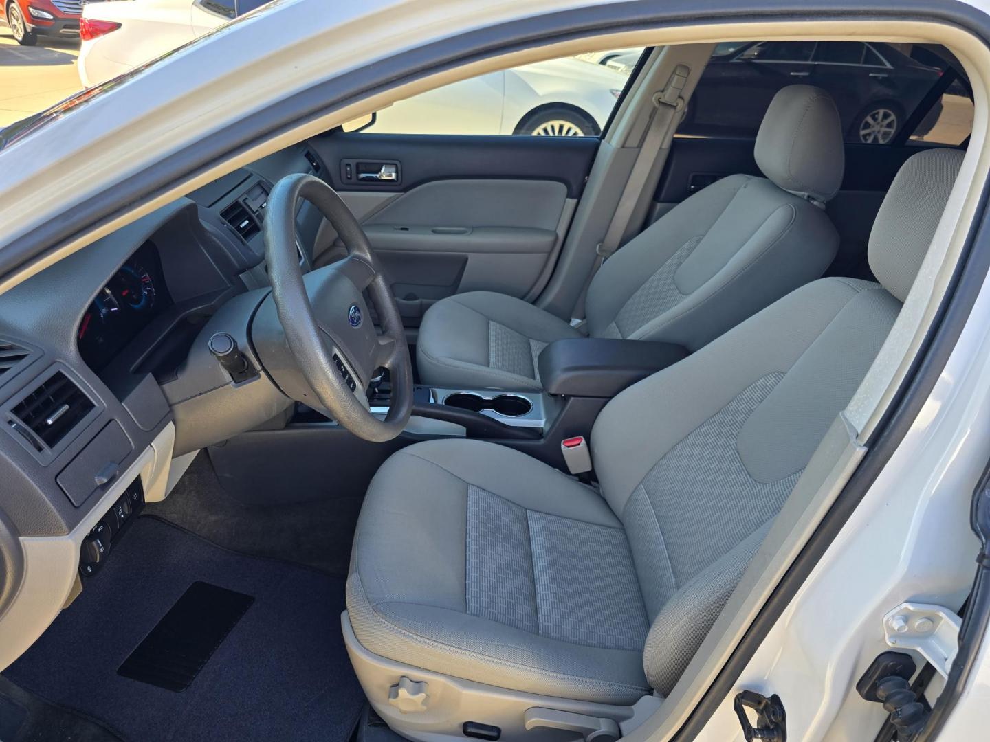 2010 Ford Fusion SE (3FAHP0HG6AR) with an 3.0L V6 DOHC 24V engine, AUTO transmission, located at 2660 S.Garland Avenue, Garland, TX, 75041, (469) 298-3118, 32.885551, -96.655602 - Photo#11