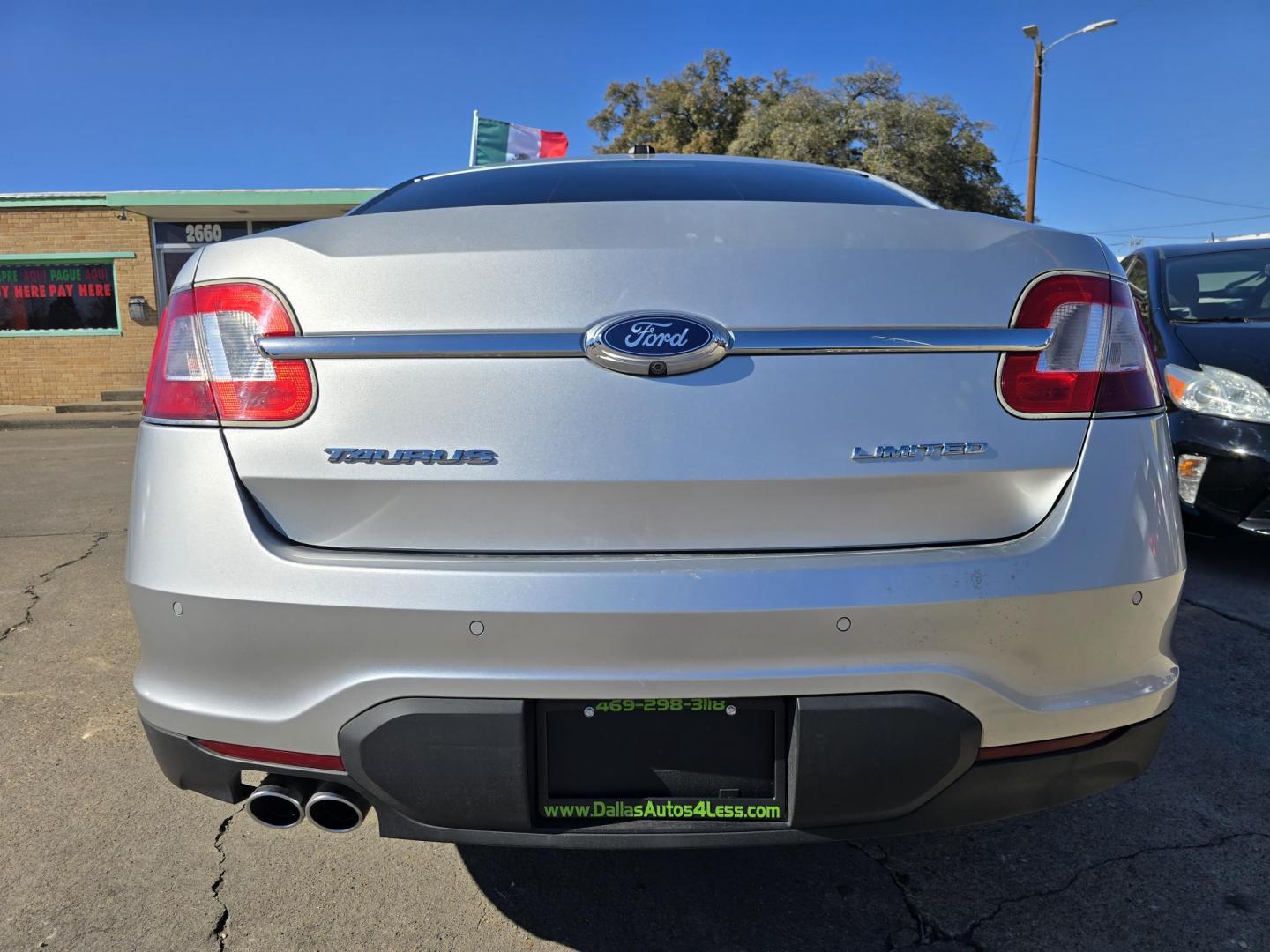 2010 SILVER Ford Taurus Limited (1FAHP2FW5AG) with an 3.5L V6 DOHC 24V engine, 6-Speed Automatic transmission, located at 2660 S.Garland Avenue, Garland, TX, 75041, (469) 298-3118, 32.885551, -96.655602 - Photo#4