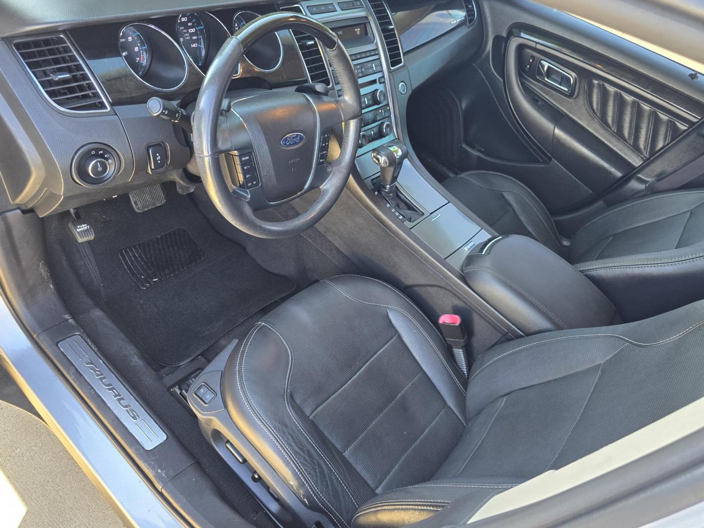 2010 SILVER Ford Taurus Limited (1FAHP2FW5AG) with an 3.5L V6 DOHC 24V engine, 6-Speed Automatic transmission, located at 2660 S.Garland Avenue, Garland, TX, 75041, (469) 298-3118, 32.885551, -96.655602 - Photo#10