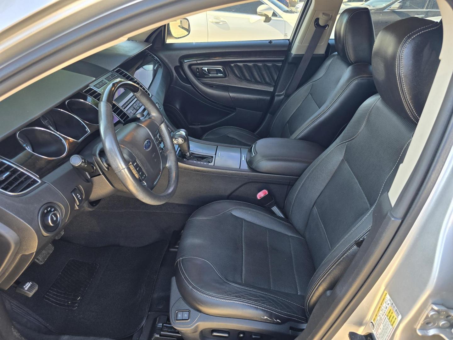 2010 SILVER Ford Taurus Limited (1FAHP2FW5AG) with an 3.5L V6 DOHC 24V engine, 6-Speed Automatic transmission, located at 2660 S.Garland Avenue, Garland, TX, 75041, (469) 298-3118, 32.885551, -96.655602 - Photo#11