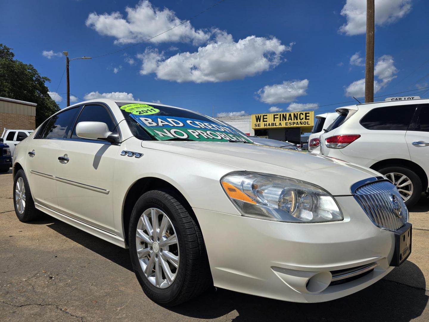 2011 DIAMOND WHITE Buick Lucerne CXL (1G4HC5EM1BU) with an 3.9L V6 OHV 12V engine, 4-Speed Automatic transmission, located at 2660 S.Garland Avenue, Garland, TX, 75041, (469) 298-3118, 32.885551, -96.655602 - Photo#1