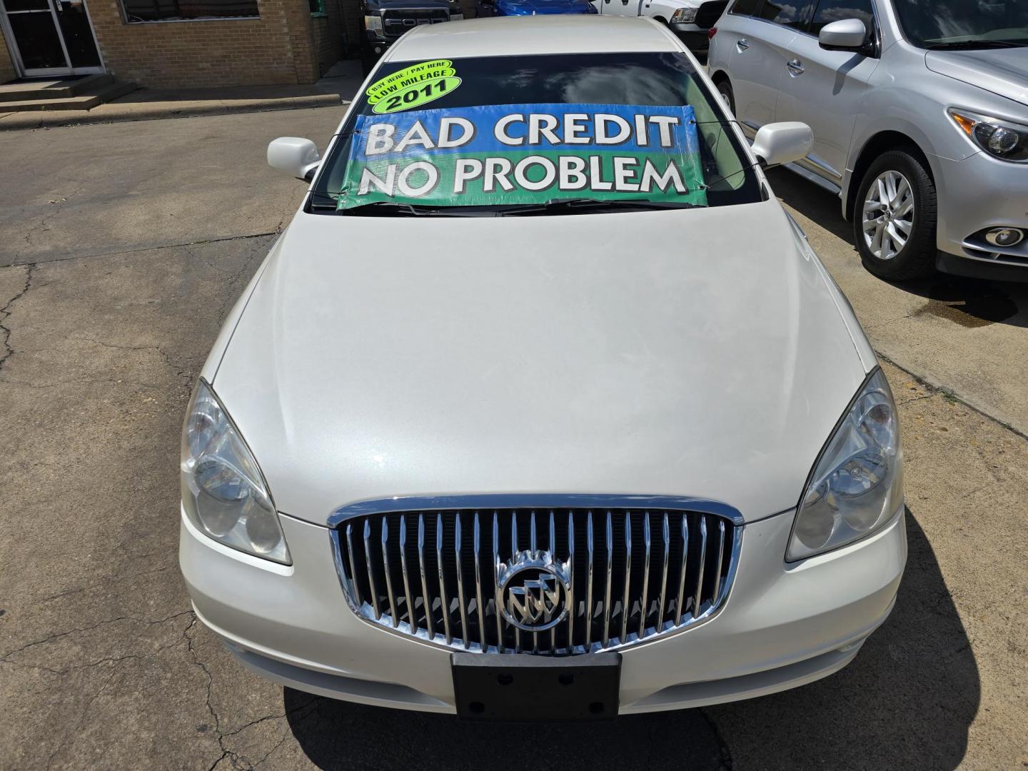 2011 DIAMOND WHITE Buick Lucerne CXL (1G4HC5EM1BU) with an 3.9L V6 OHV 12V engine, 4-Speed Automatic transmission, located at 2660 S.Garland Avenue, Garland, TX, 75041, (469) 298-3118, 32.885551, -96.655602 - Photo#9