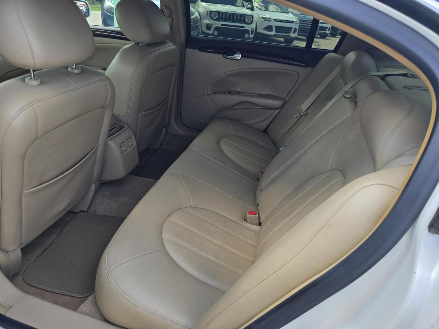 2011 DIAMOND WHITE Buick Lucerne CXL (1G4HC5EM1BU) with an 3.9L V6 OHV 12V engine, 4-Speed Automatic transmission, located at 2660 S.Garland Avenue, Garland, TX, 75041, (469) 298-3118, 32.885551, -96.655602 - Photo#15