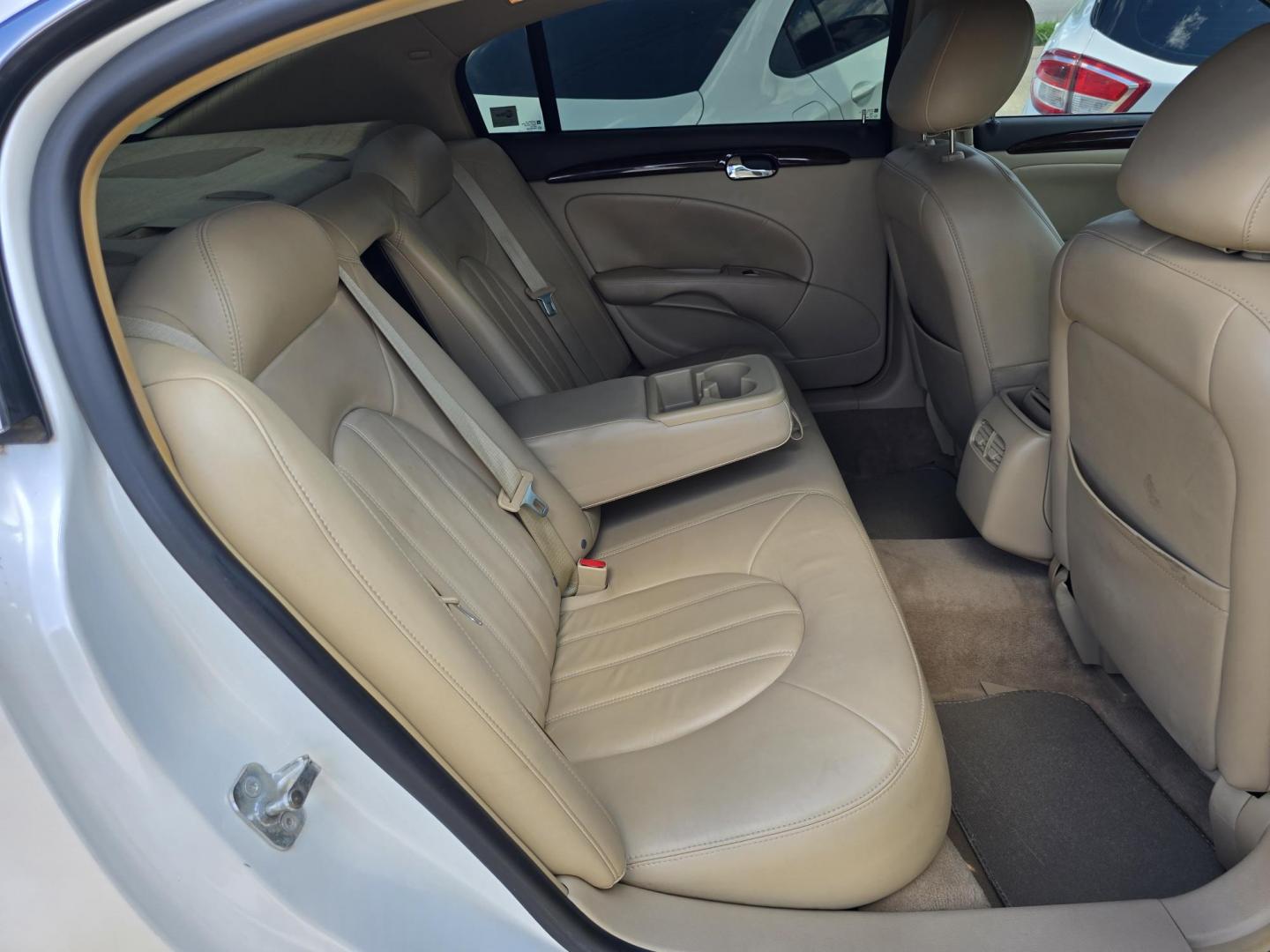 2011 DIAMOND WHITE Buick Lucerne CXL (1G4HC5EM1BU) with an 3.9L V6 OHV 12V engine, 4-Speed Automatic transmission, located at 2660 S.Garland Avenue, Garland, TX, 75041, (469) 298-3118, 32.885551, -96.655602 - Photo#16