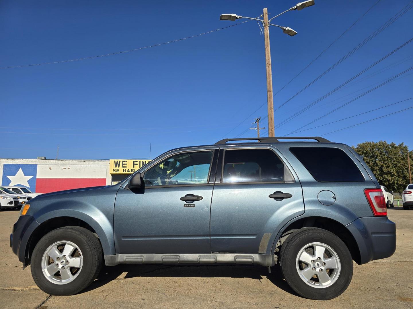 2011 Ford Escape XLT (1FMCU0DG3BK) with an 3.0L V6 DOHC 24V engine, 6-Speed Automatic transmission, located at 2660 S.Garland Avenue, Garland, TX, 75041, (469) 298-3118, 32.885551, -96.655602 - Photo#5