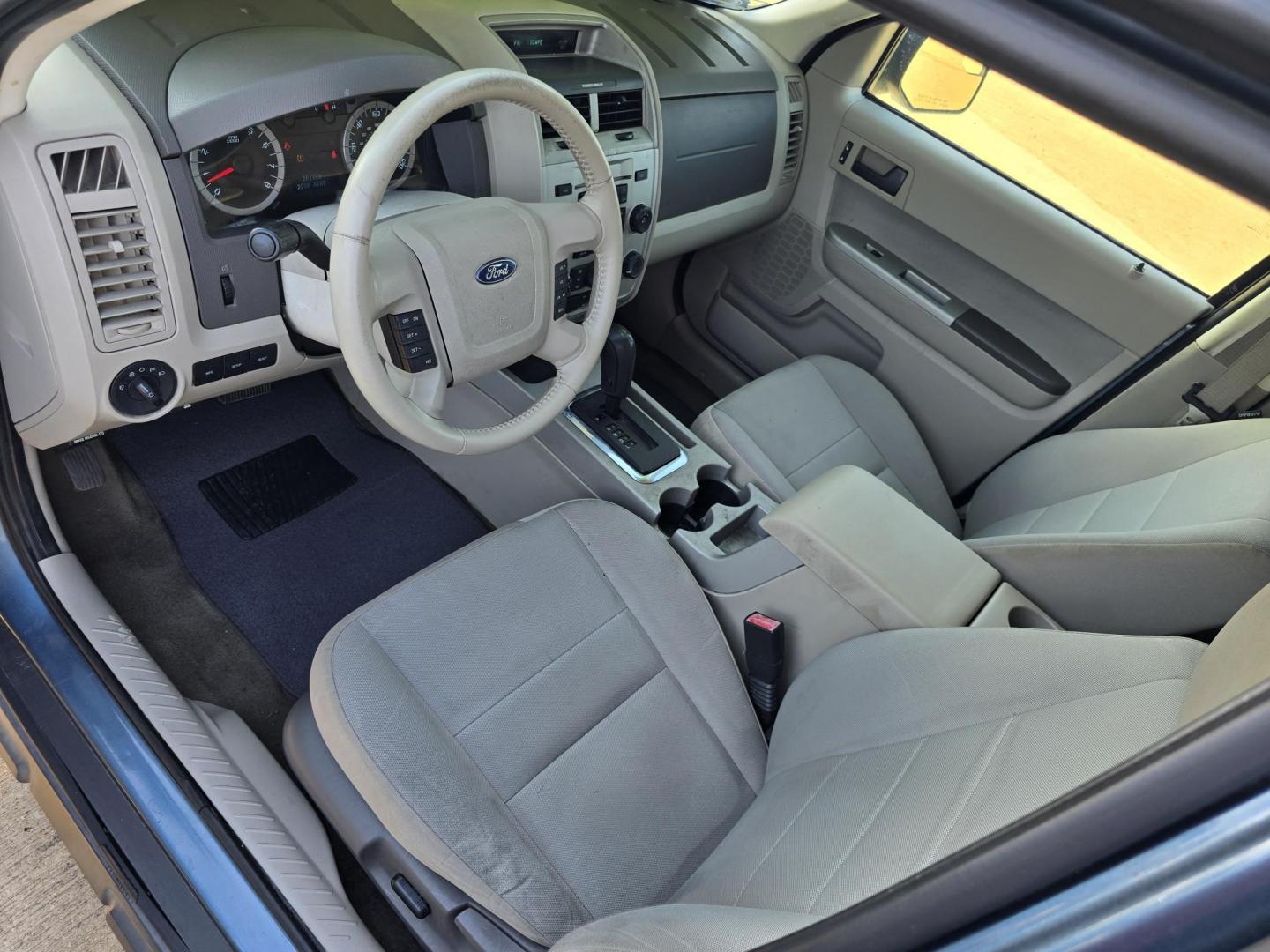 2011 Ford Escape XLT (1FMCU0DG3BK) with an 3.0L V6 DOHC 24V engine, 6-Speed Automatic transmission, located at 2660 S.Garland Avenue, Garland, TX, 75041, (469) 298-3118, 32.885551, -96.655602 - Photo#9
