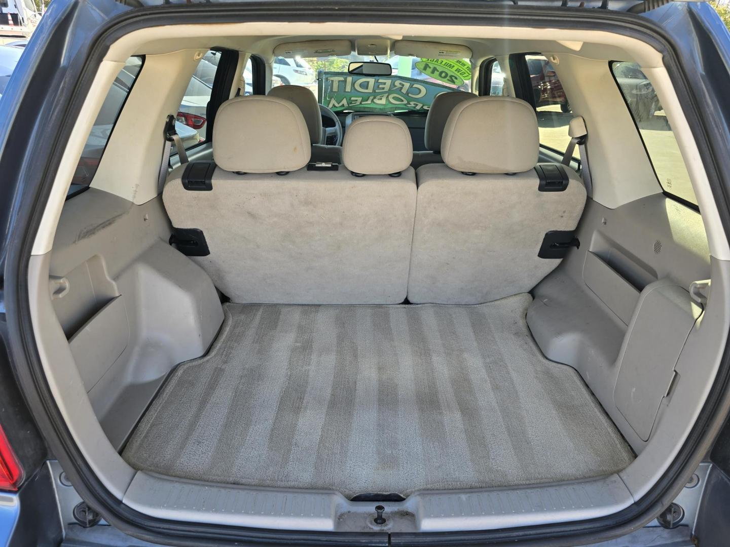 2011 Ford Escape XLT (1FMCU0DG3BK) with an 3.0L V6 DOHC 24V engine, 6-Speed Automatic transmission, located at 2660 S.Garland Avenue, Garland, TX, 75041, (469) 298-3118, 32.885551, -96.655602 - Photo#13