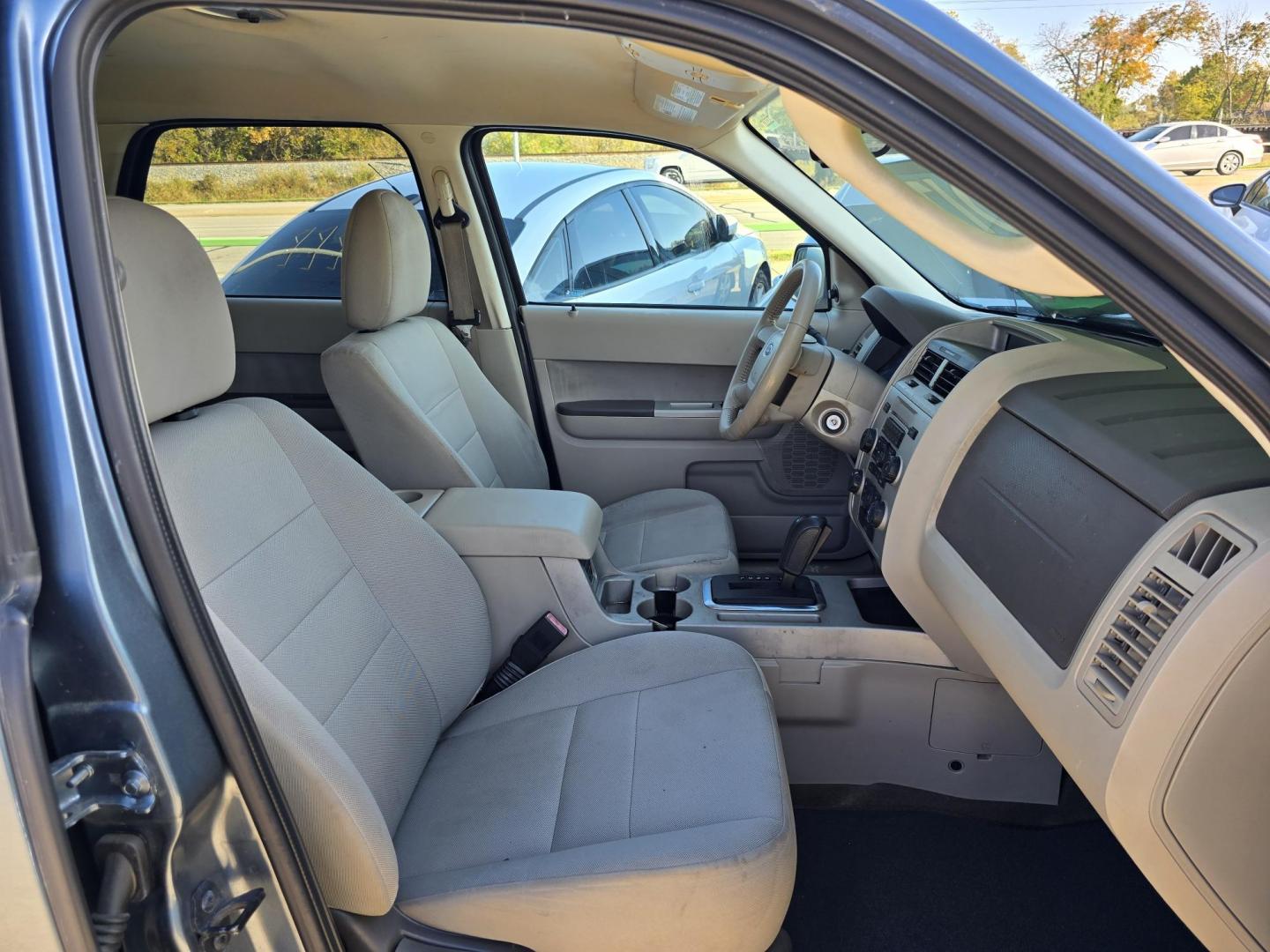 2011 Ford Escape XLT (1FMCU0DG3BK) with an 3.0L V6 DOHC 24V engine, 6-Speed Automatic transmission, located at 2660 S.Garland Avenue, Garland, TX, 75041, (469) 298-3118, 32.885551, -96.655602 - Photo#15