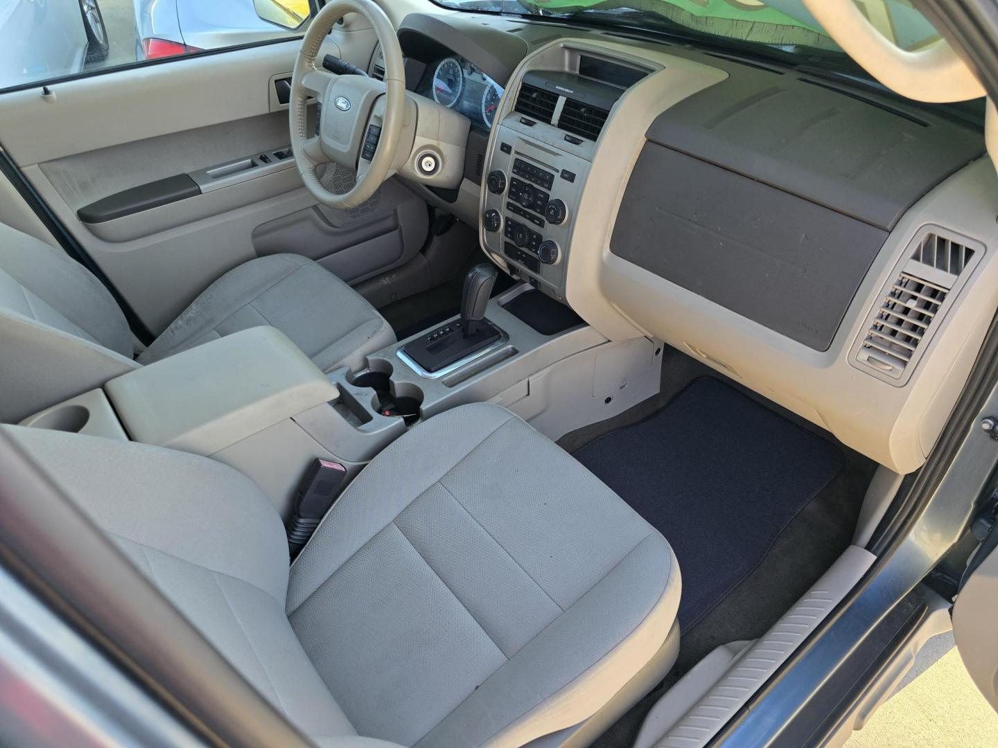 2011 Ford Escape XLT (1FMCU0DG3BK) with an 3.0L V6 DOHC 24V engine, 6-Speed Automatic transmission, located at 2660 S.Garland Avenue, Garland, TX, 75041, (469) 298-3118, 32.885551, -96.655602 - Photo#16
