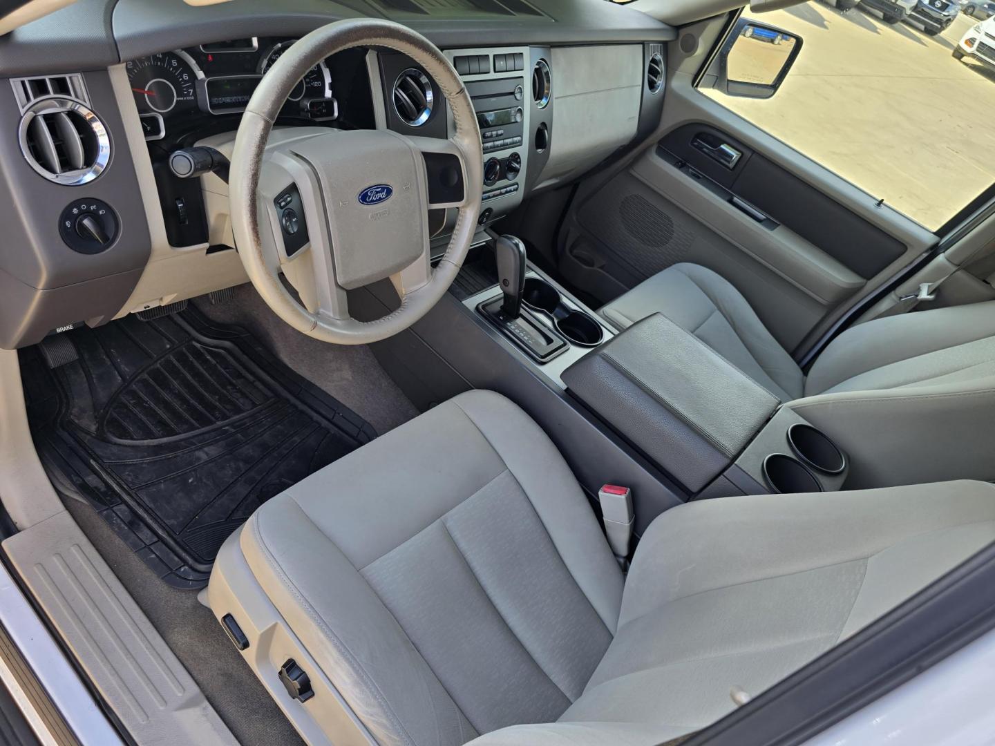 2011 WHITE Ford Expedition XLT (1FMJU1F53BE) with an 5.4L V8 SOHC 16V FFV engine, 6-Speed Automatic transmission, located at 2660 S.Garland Avenue, Garland, TX, 75041, (469) 298-3118, 32.885551, -96.655602 - Photo#10