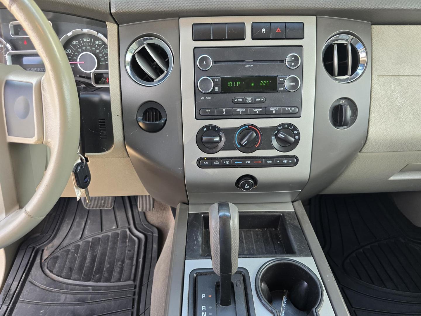 2011 WHITE Ford Expedition XLT (1FMJU1F53BE) with an 5.4L V8 SOHC 16V FFV engine, 6-Speed Automatic transmission, located at 2660 S.Garland Avenue, Garland, TX, 75041, (469) 298-3118, 32.885551, -96.655602 - Photo#13