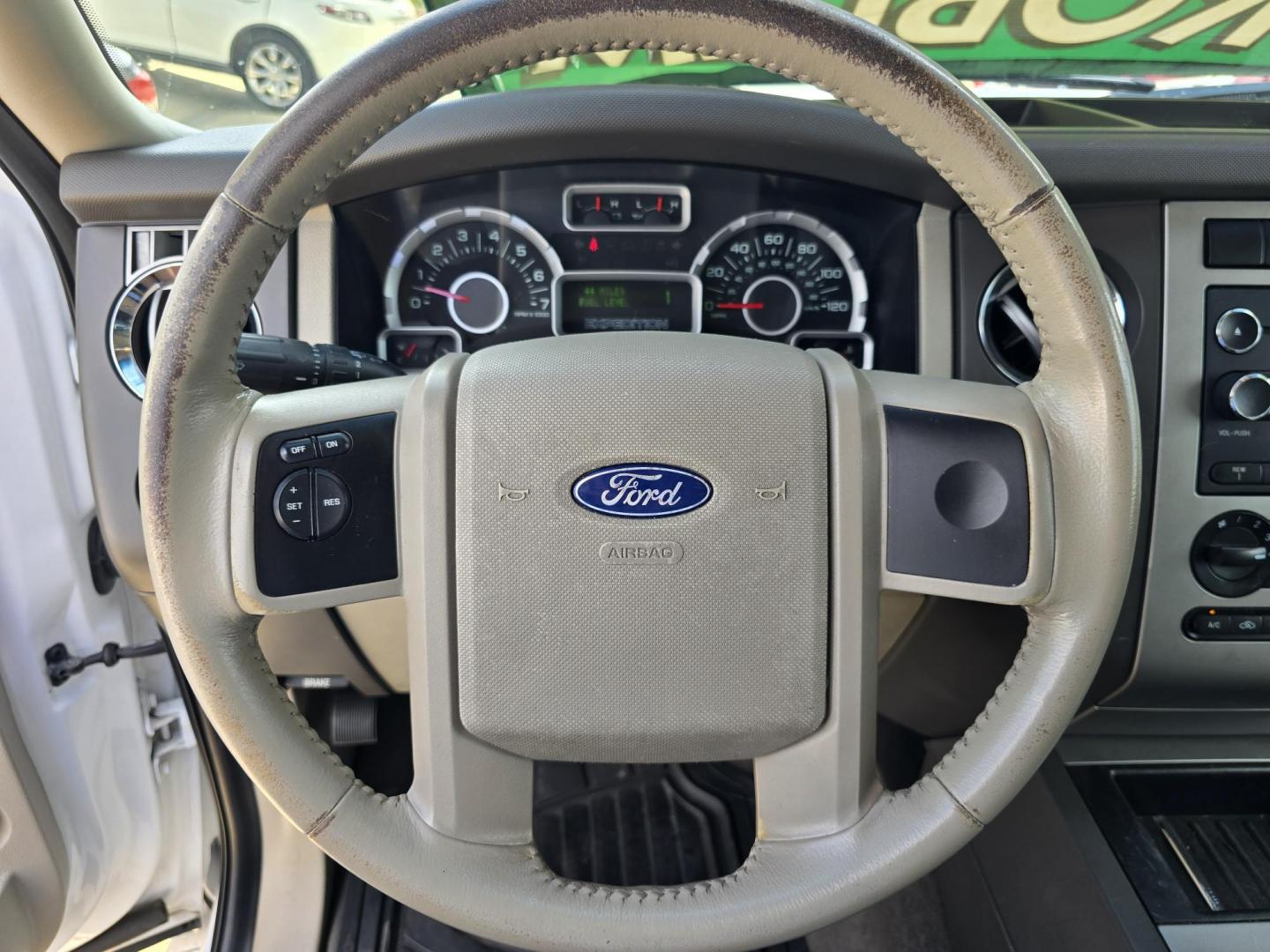 2011 WHITE Ford Expedition XLT (1FMJU1F53BE) with an 5.4L V8 SOHC 16V FFV engine, 6-Speed Automatic transmission, located at 2660 S.Garland Avenue, Garland, TX, 75041, (469) 298-3118, 32.885551, -96.655602 - Photo#12