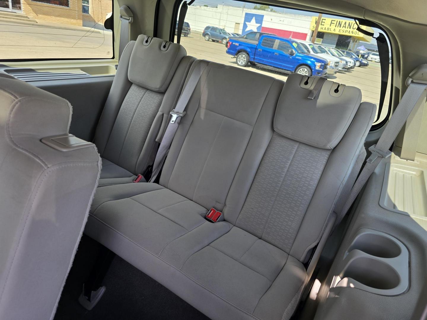2011 WHITE Ford Expedition XLT (1FMJU1F53BE) with an 5.4L V8 SOHC 16V FFV engine, 6-Speed Automatic transmission, located at 2660 S.Garland Avenue, Garland, TX, 75041, (469) 298-3118, 32.885551, -96.655602 - Photo#16