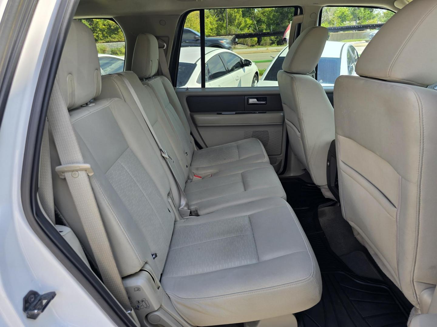 2011 WHITE Ford Expedition XLT (1FMJU1F53BE) with an 5.4L V8 SOHC 16V FFV engine, 6-Speed Automatic transmission, located at 2660 S.Garland Avenue, Garland, TX, 75041, (469) 298-3118, 32.885551, -96.655602 - Photo#18