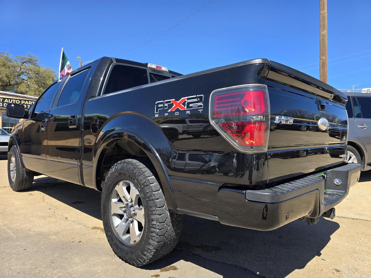 2011 BLACK Ford F-150 FX2 SuperCrew 5.5-ft. Bed 2WD (1FTFW1CF9BK) with an 5.0L V8 engine, 4-Speed Automatic transmission, located at 2660 S.Garland Avenue, Garland, TX, 75041, (469) 298-3118, 32.885551, -96.655602 - Photo#6
