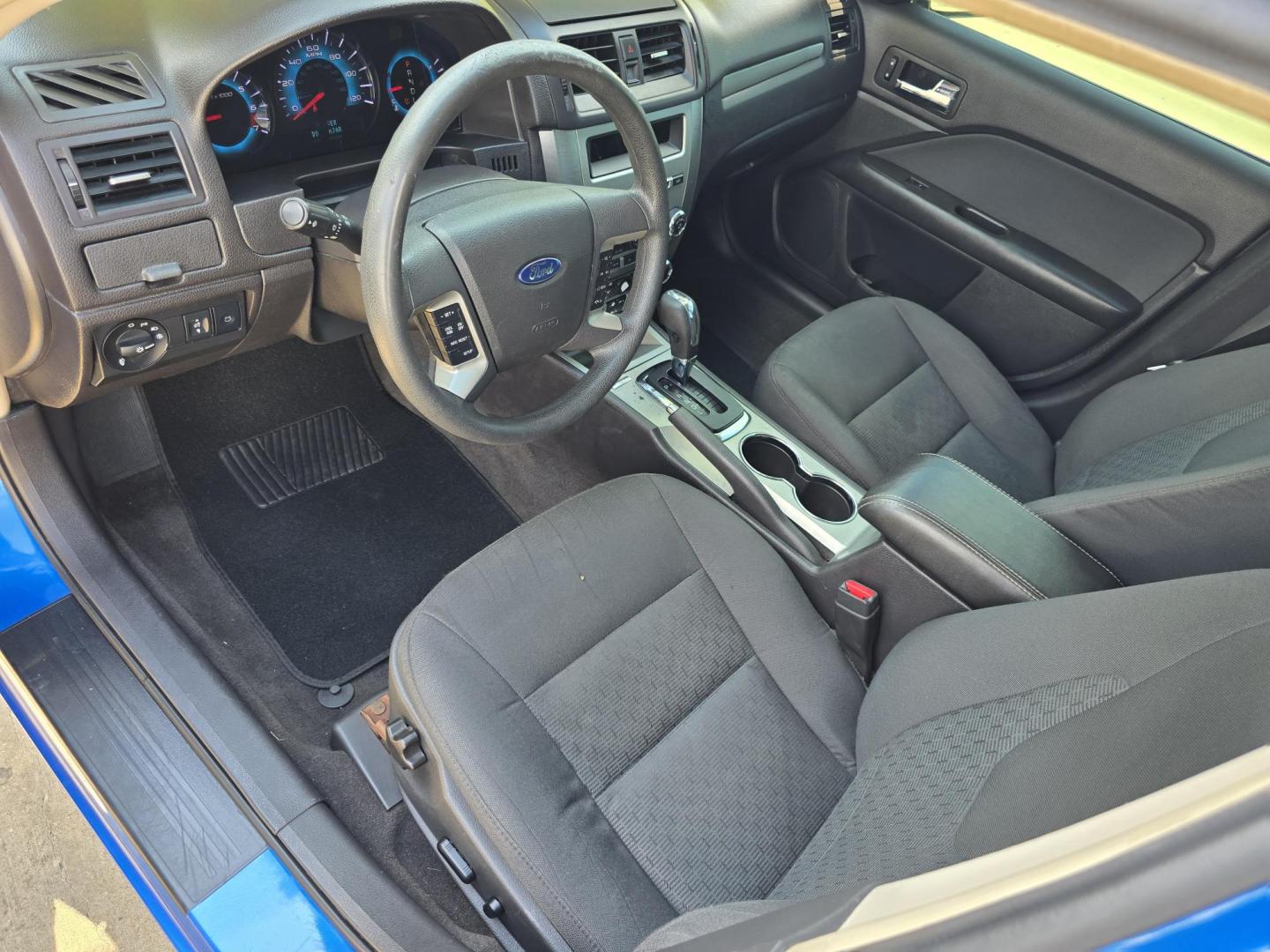 2011 BLUE Ford Fusion I4 SE (3FAHP0HA3BR) with an 2.5L L4 DOHC 16V engine, AUTO transmission, located at 2660 S.Garland Avenue, Garland, TX, 75041, (469) 298-3118, 32.885551, -96.655602 - Photo#10