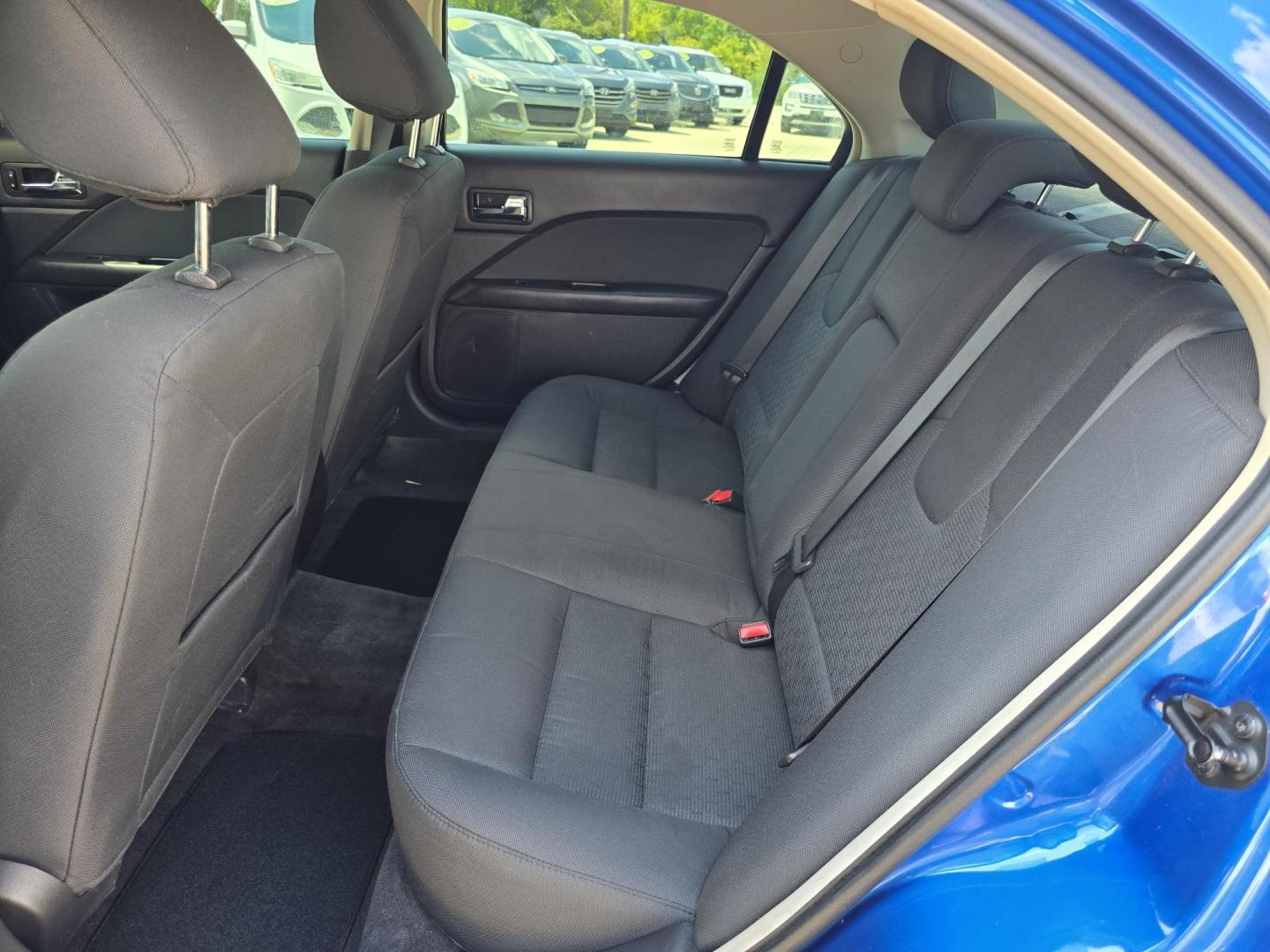2011 BLUE Ford Fusion I4 SE (3FAHP0HA3BR) with an 2.5L L4 DOHC 16V engine, AUTO transmission, located at 2660 S.Garland Avenue, Garland, TX, 75041, (469) 298-3118, 32.885551, -96.655602 - Photo#15