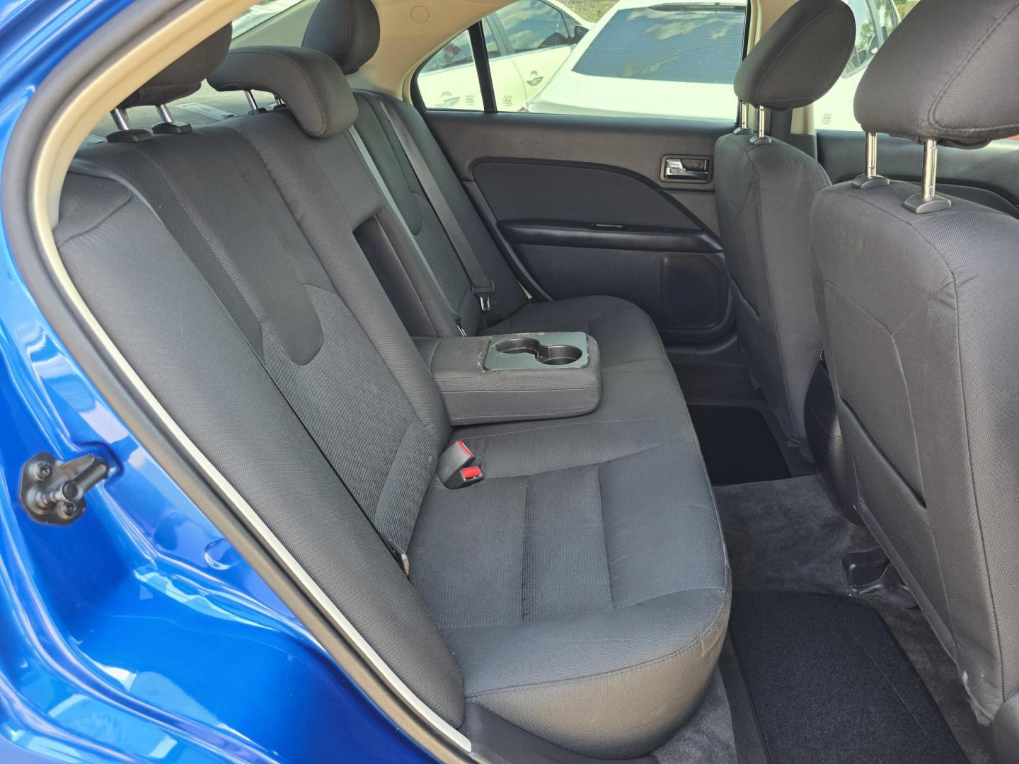2011 BLUE Ford Fusion I4 SE (3FAHP0HA3BR) with an 2.5L L4 DOHC 16V engine, AUTO transmission, located at 2660 S.Garland Avenue, Garland, TX, 75041, (469) 298-3118, 32.885551, -96.655602 - Photo#16