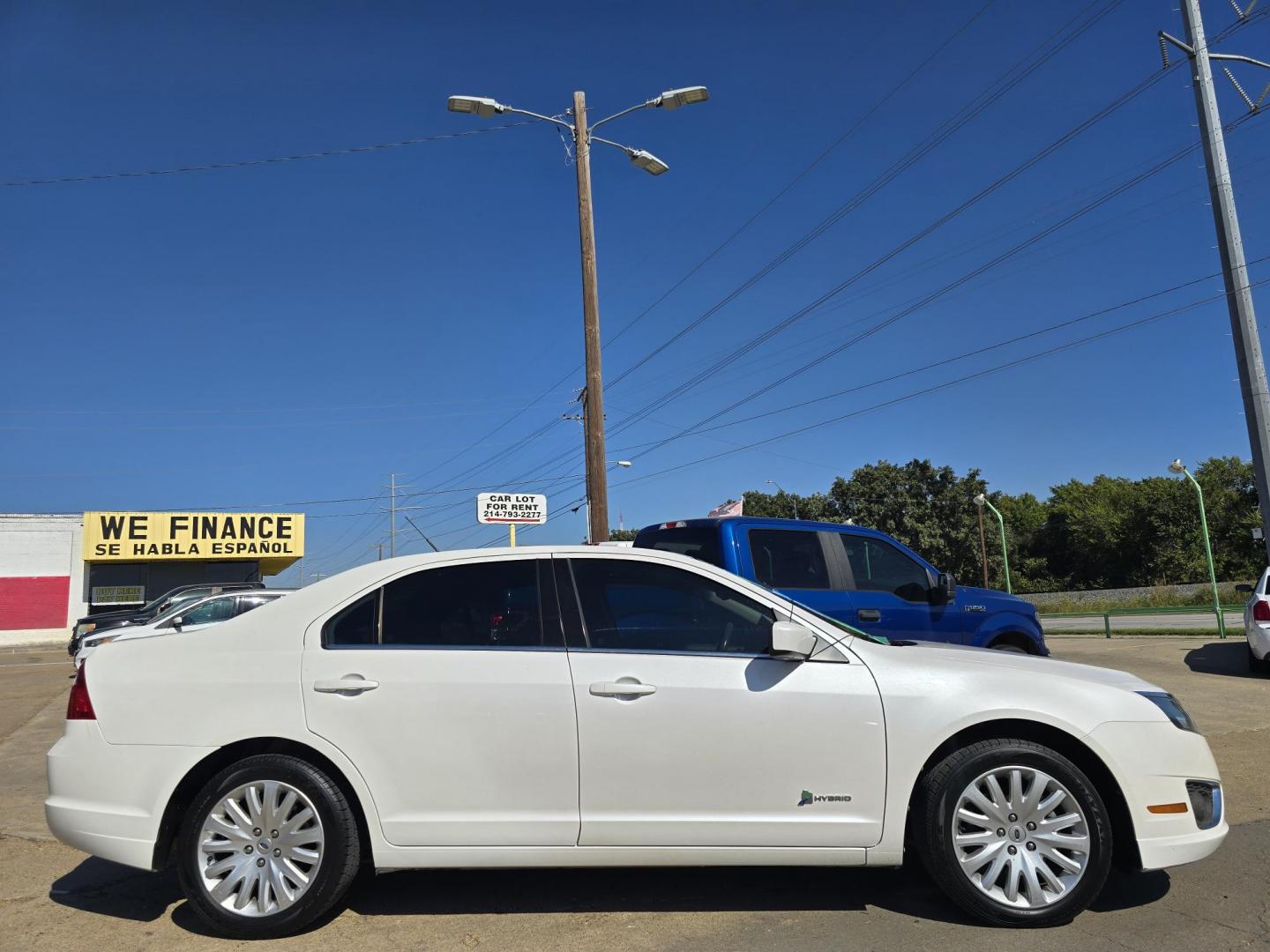 2011 DIAMOND WHITE Ford Fusion Hybrid Sedan (3FADP0L39BR) with an 2.5L L4 DOHC 16V HYBRID engine, AUTO transmission, located at 2660 S.Garland Avenue, Garland, TX, 75041, (469) 298-3118, 32.885551, -96.655602 - Photo#2