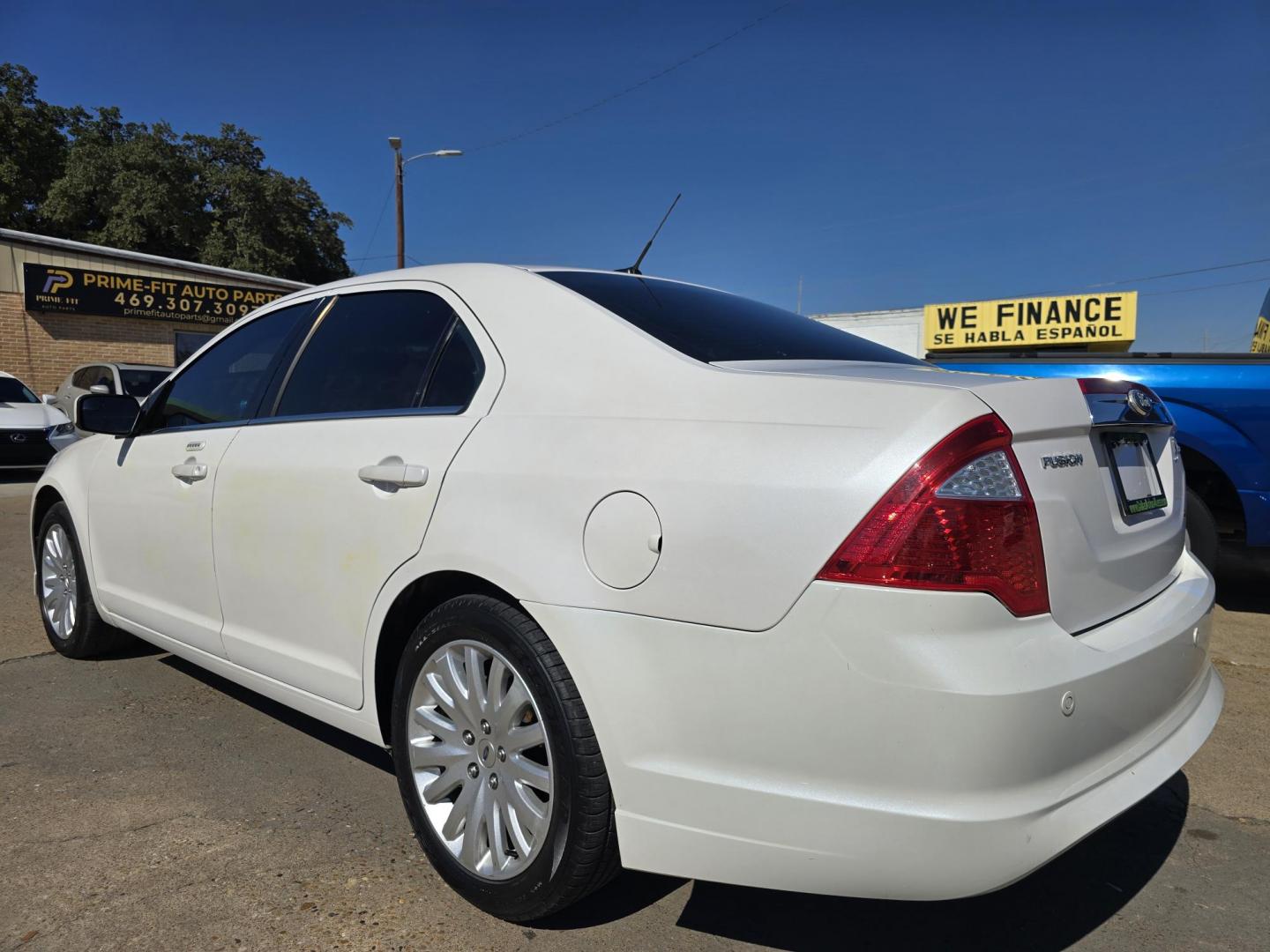 2011 DIAMOND WHITE Ford Fusion Hybrid Sedan (3FADP0L39BR) with an 2.5L L4 DOHC 16V HYBRID engine, AUTO transmission, located at 2660 S.Garland Avenue, Garland, TX, 75041, (469) 298-3118, 32.885551, -96.655602 - Photo#5