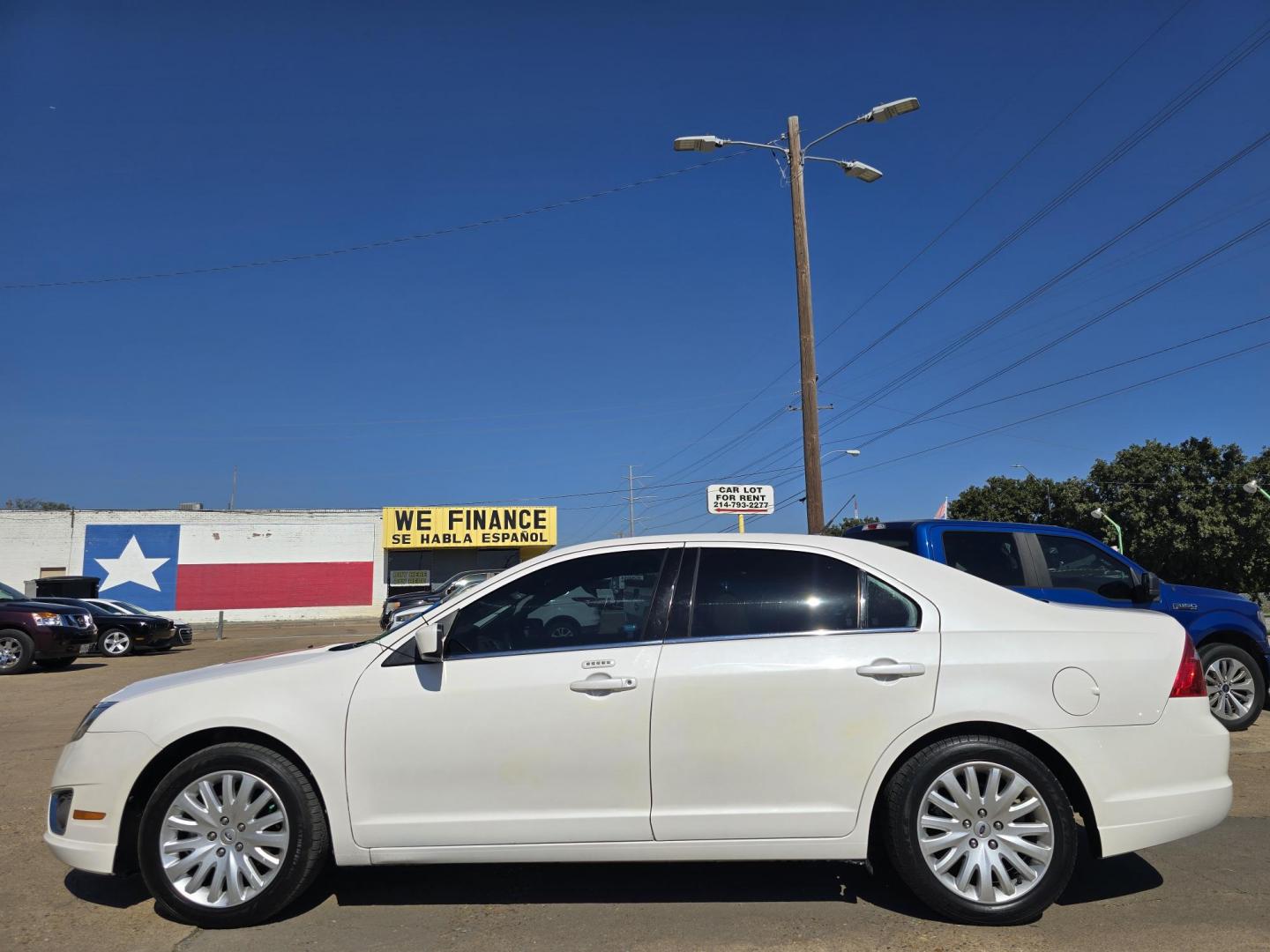 2011 DIAMOND WHITE Ford Fusion Hybrid Sedan (3FADP0L39BR) with an 2.5L L4 DOHC 16V HYBRID engine, AUTO transmission, located at 2660 S.Garland Avenue, Garland, TX, 75041, (469) 298-3118, 32.885551, -96.655602 - Photo#6