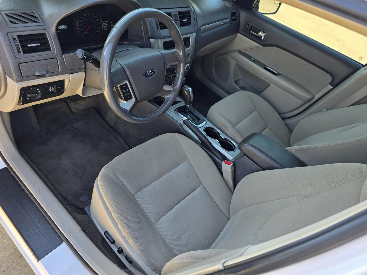 2011 DIAMOND WHITE Ford Fusion Hybrid Sedan (3FADP0L39BR) with an 2.5L L4 DOHC 16V HYBRID engine, AUTO transmission, located at 2660 S.Garland Avenue, Garland, TX, 75041, (469) 298-3118, 32.885551, -96.655602 - Photo#10