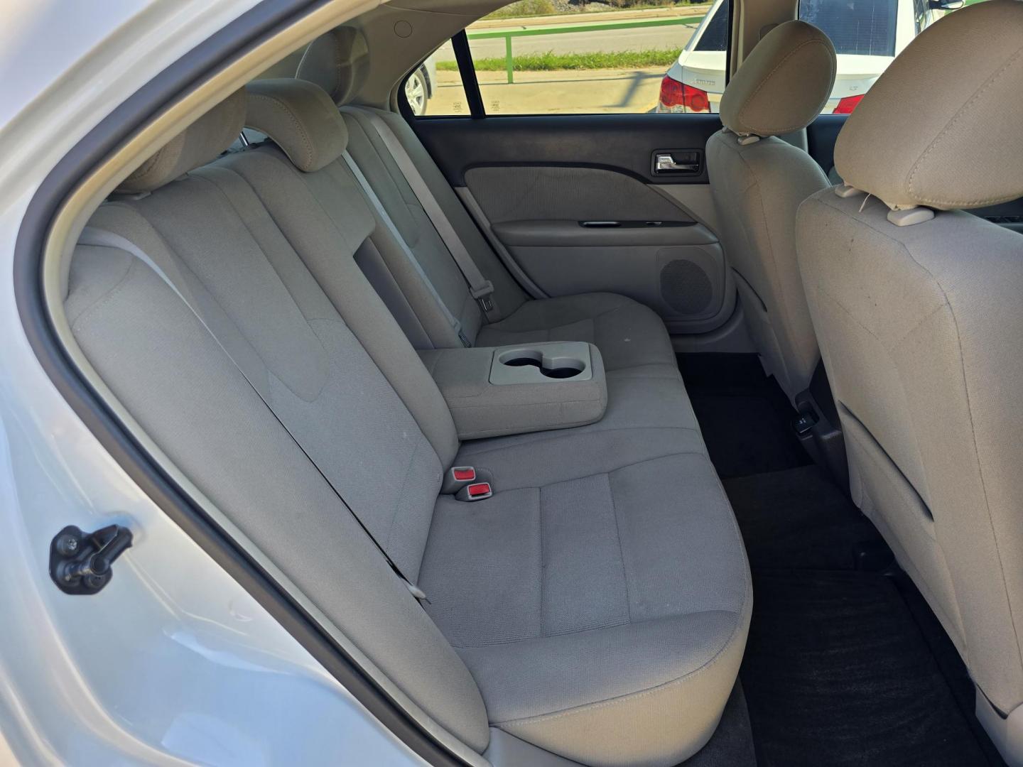 2011 DIAMOND WHITE Ford Fusion Hybrid Sedan (3FADP0L39BR) with an 2.5L L4 DOHC 16V HYBRID engine, AUTO transmission, located at 2660 S.Garland Avenue, Garland, TX, 75041, (469) 298-3118, 32.885551, -96.655602 - Photo#15