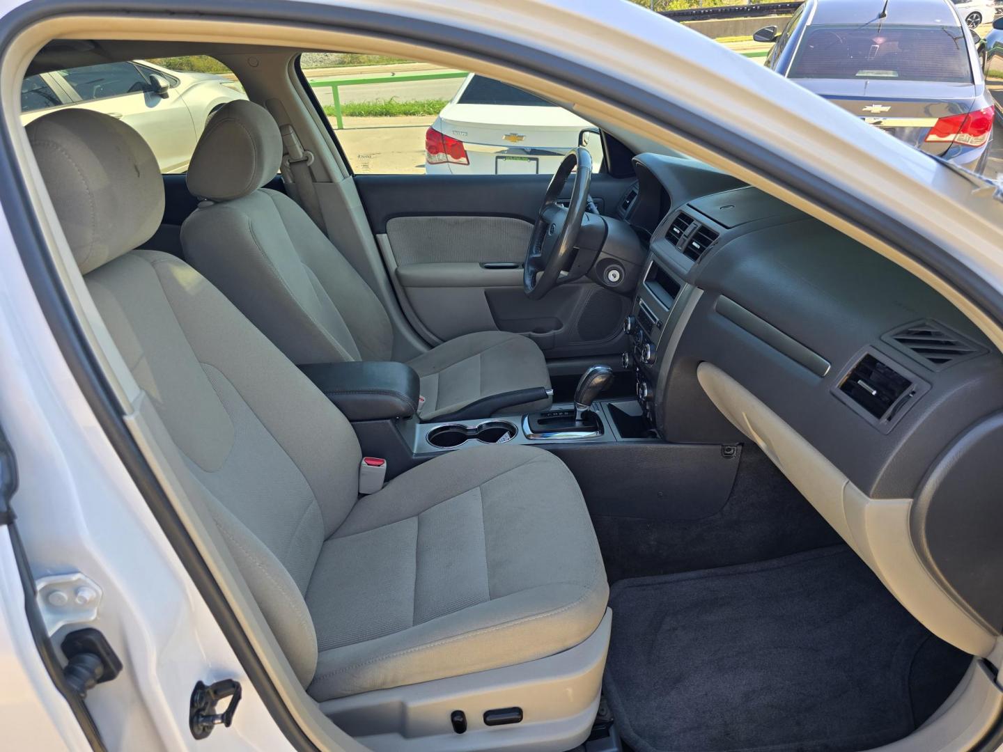 2011 DIAMOND WHITE Ford Fusion Hybrid Sedan (3FADP0L39BR) with an 2.5L L4 DOHC 16V HYBRID engine, AUTO transmission, located at 2660 S.Garland Avenue, Garland, TX, 75041, (469) 298-3118, 32.885551, -96.655602 - Photo#16