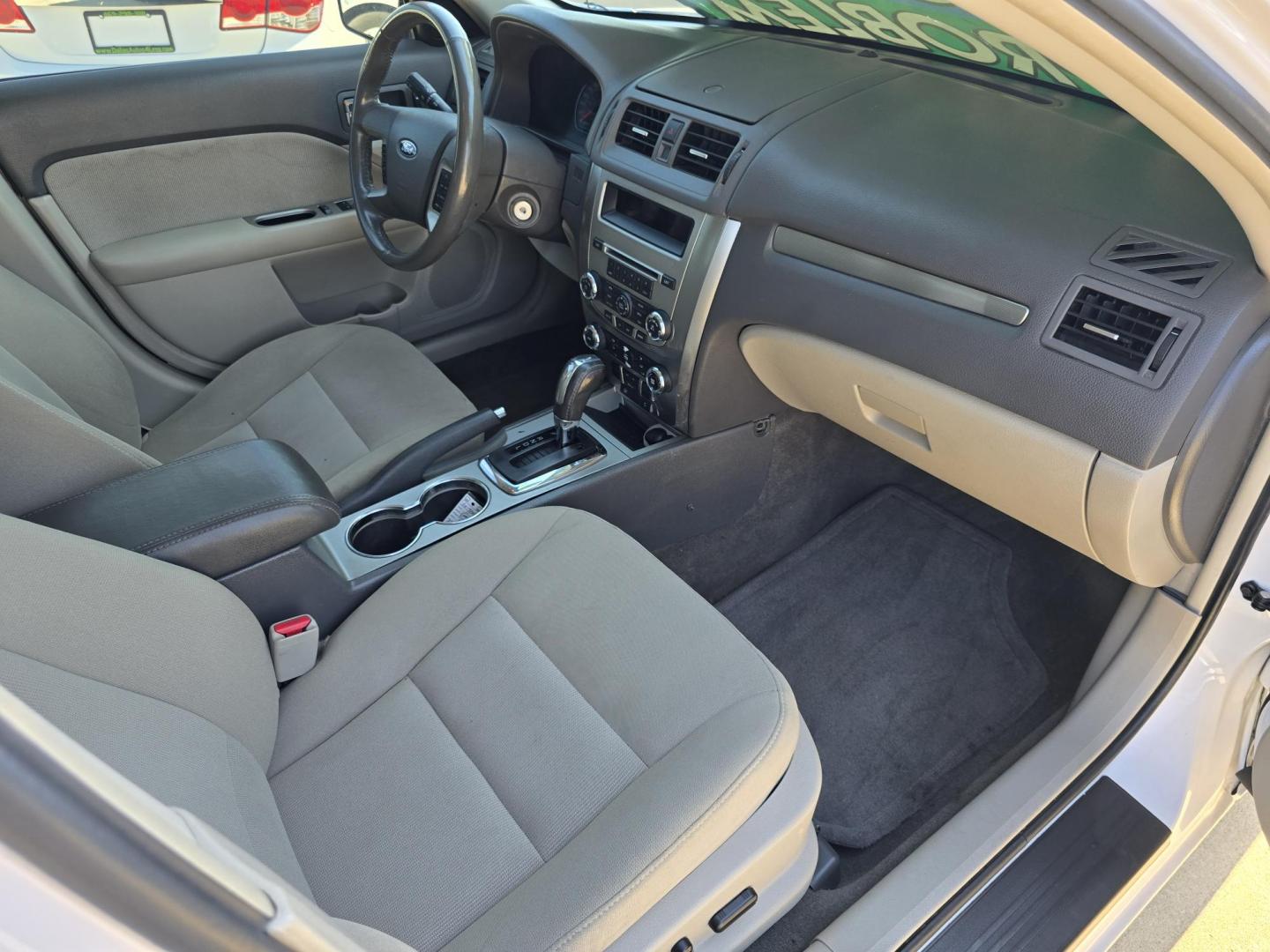 2011 DIAMOND WHITE Ford Fusion Hybrid Sedan (3FADP0L39BR) with an 2.5L L4 DOHC 16V HYBRID engine, AUTO transmission, located at 2660 S.Garland Avenue, Garland, TX, 75041, (469) 298-3118, 32.885551, -96.655602 - Photo#17