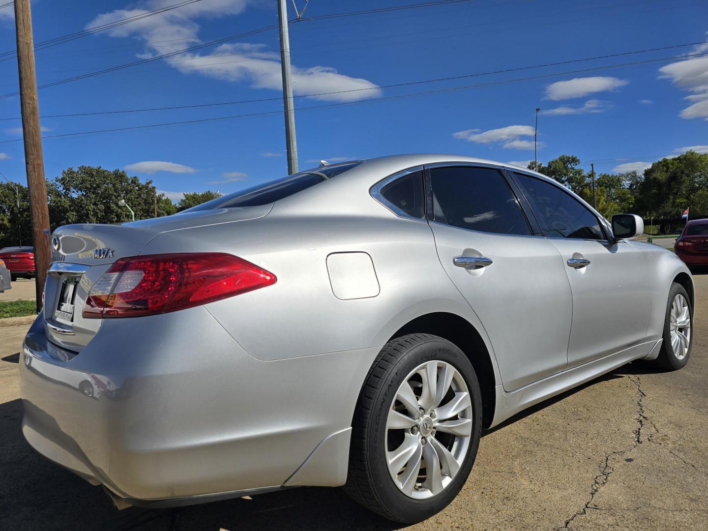 2011 SILVER Infiniti M M37x (JN1BY1ARXBM) with an 3.7L V6 DOHC 24V engine, 7-Speed Automatic transmission, located at 2660 S.Garland Avenue, Garland, TX, 75041, (469) 298-3118, 32.885551, -96.655602 - Photo#3