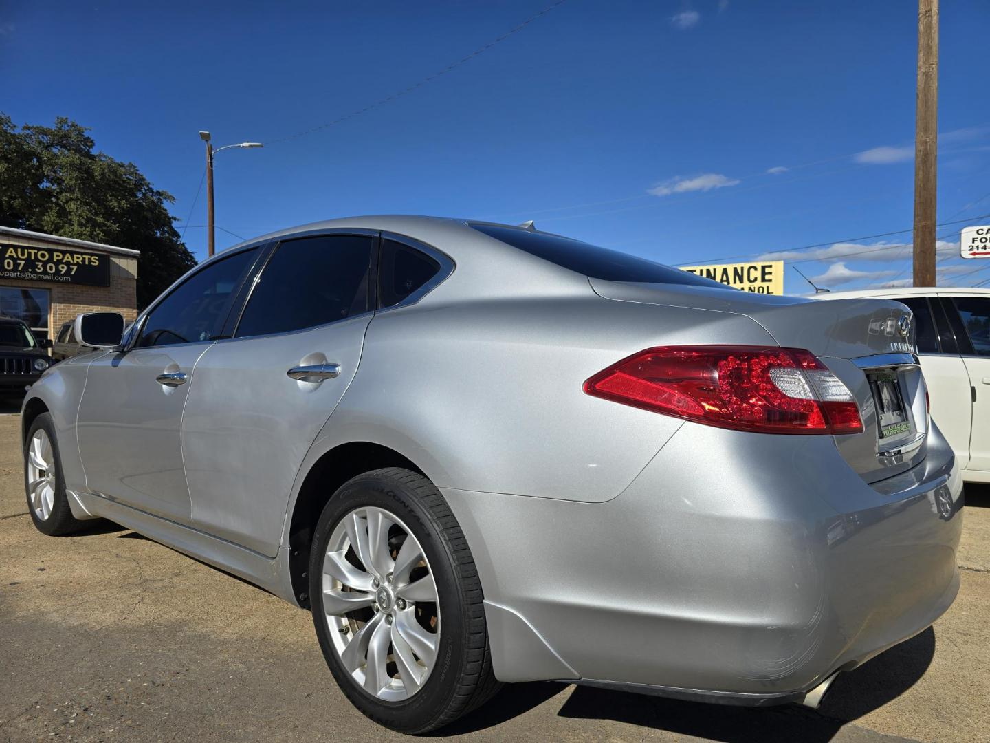 2011 SILVER Infiniti M M37x (JN1BY1ARXBM) with an 3.7L V6 DOHC 24V engine, 7-Speed Automatic transmission, located at 2660 S.Garland Avenue, Garland, TX, 75041, (469) 298-3118, 32.885551, -96.655602 - Photo#5