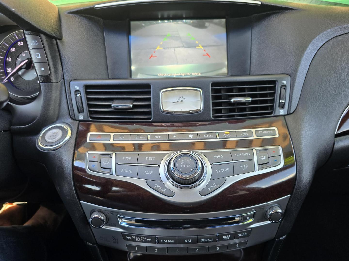 2011 SILVER Infiniti M M37x (JN1BY1ARXBM) with an 3.7L V6 DOHC 24V engine, 7-Speed Automatic transmission, located at 2660 S.Garland Avenue, Garland, TX, 75041, (469) 298-3118, 32.885551, -96.655602 - Photo#15