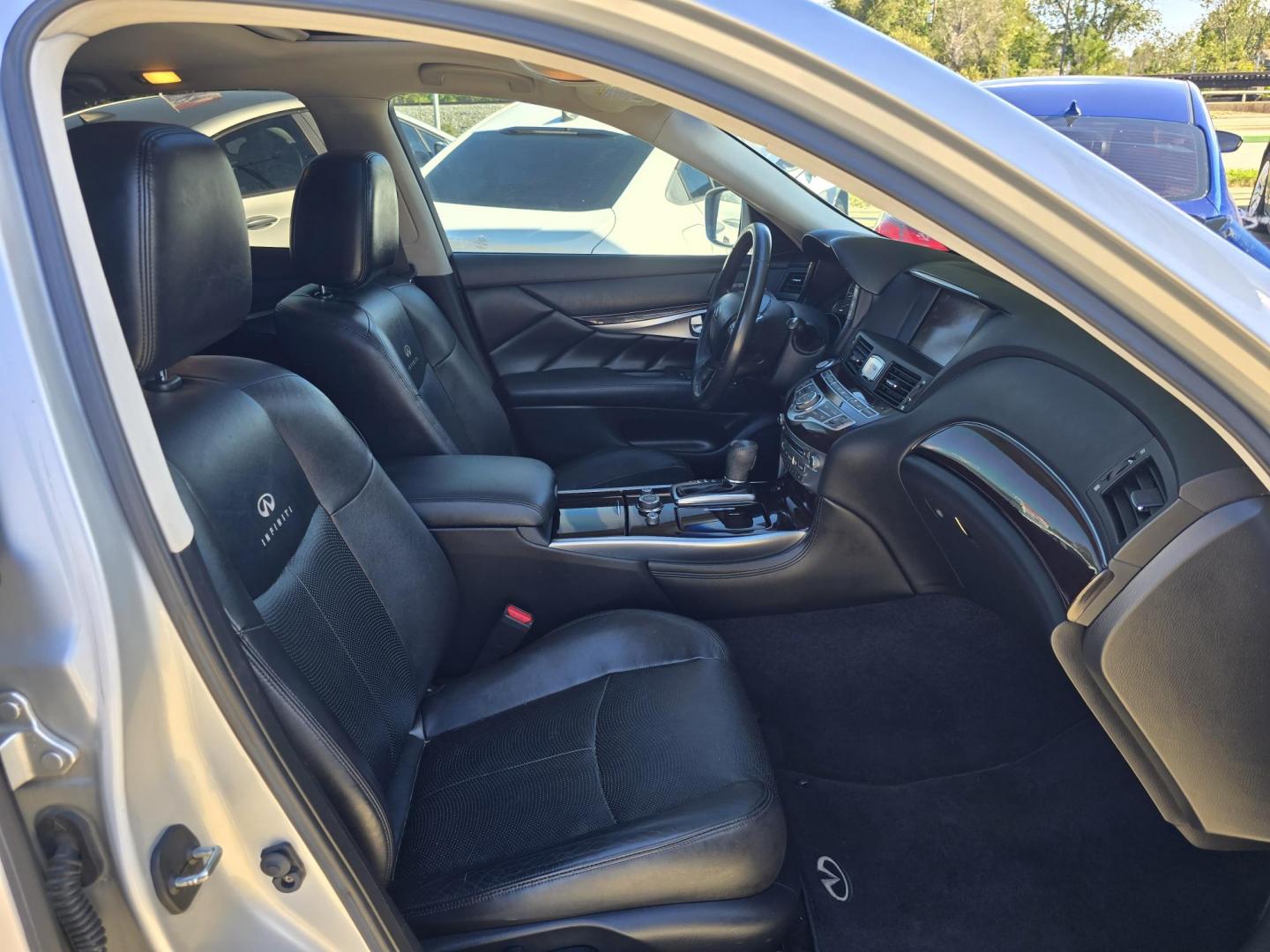 2011 SILVER Infiniti M M37x (JN1BY1ARXBM) with an 3.7L V6 DOHC 24V engine, 7-Speed Automatic transmission, located at 2660 S.Garland Avenue, Garland, TX, 75041, (469) 298-3118, 32.885551, -96.655602 - Photo#21