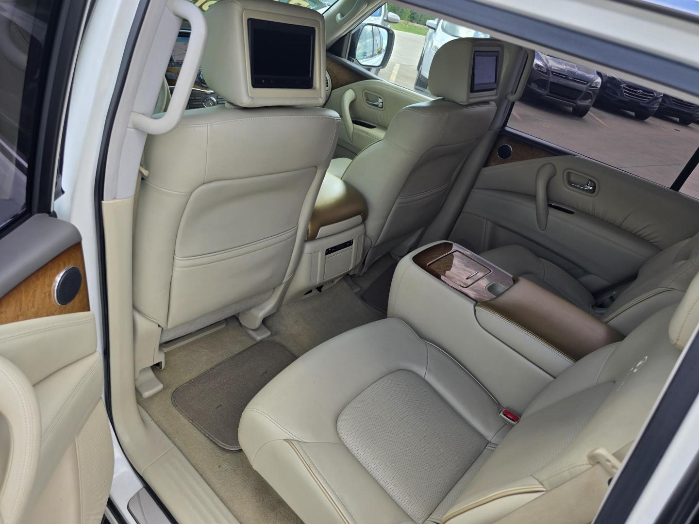 2011 DIAMOND WHITE Infiniti QX56 (JN8AZ2NF5B9) with an 5.6L V8 DOHC 32V engine, 5-Speed Auto transmission, located at 2660 S.Garland Avenue, Garland, TX, 75041, (469) 298-3118, 32.885551, -96.655602 - Photo#19
