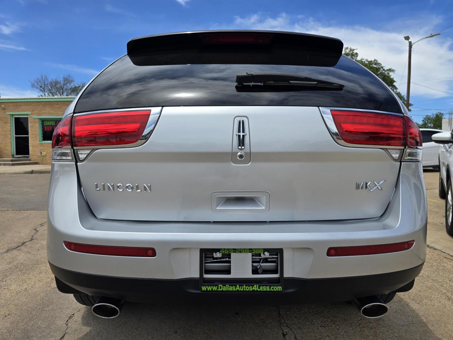 2011 SILVER Lincoln MKX (2LMDJ6JK7BB) with an 3.7L V6 DOHC 24V engine, 6-Speed Automatic transmission, located at 2660 S.Garland Avenue, Garland, TX, 75041, (469) 298-3118, 32.885551, -96.655602 - Photo#4