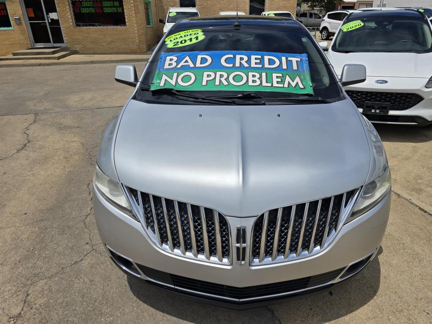 2011 SILVER Lincoln MKX (2LMDJ6JK7BB) with an 3.7L V6 DOHC 24V engine, 6-Speed Automatic transmission, located at 2660 S.Garland Avenue, Garland, TX, 75041, (469) 298-3118, 32.885551, -96.655602 - Photo#8
