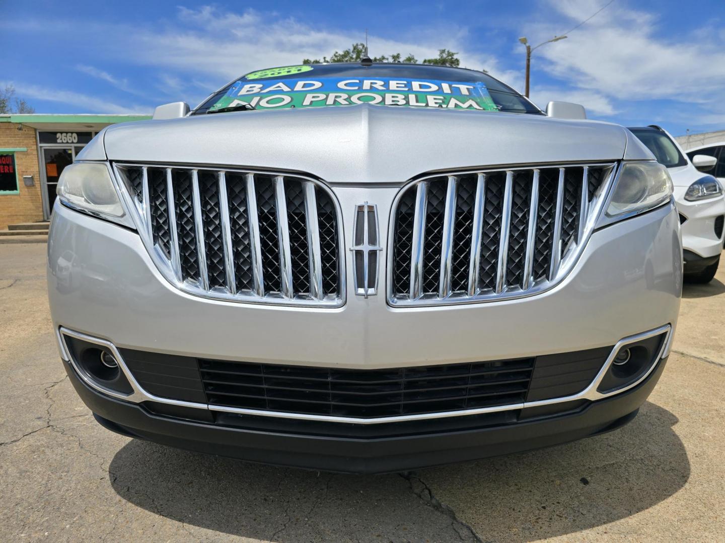 2011 SILVER Lincoln MKX (2LMDJ6JK7BB) with an 3.7L V6 DOHC 24V engine, 6-Speed Automatic transmission, located at 2660 S.Garland Avenue, Garland, TX, 75041, (469) 298-3118, 32.885551, -96.655602 - Photo#9