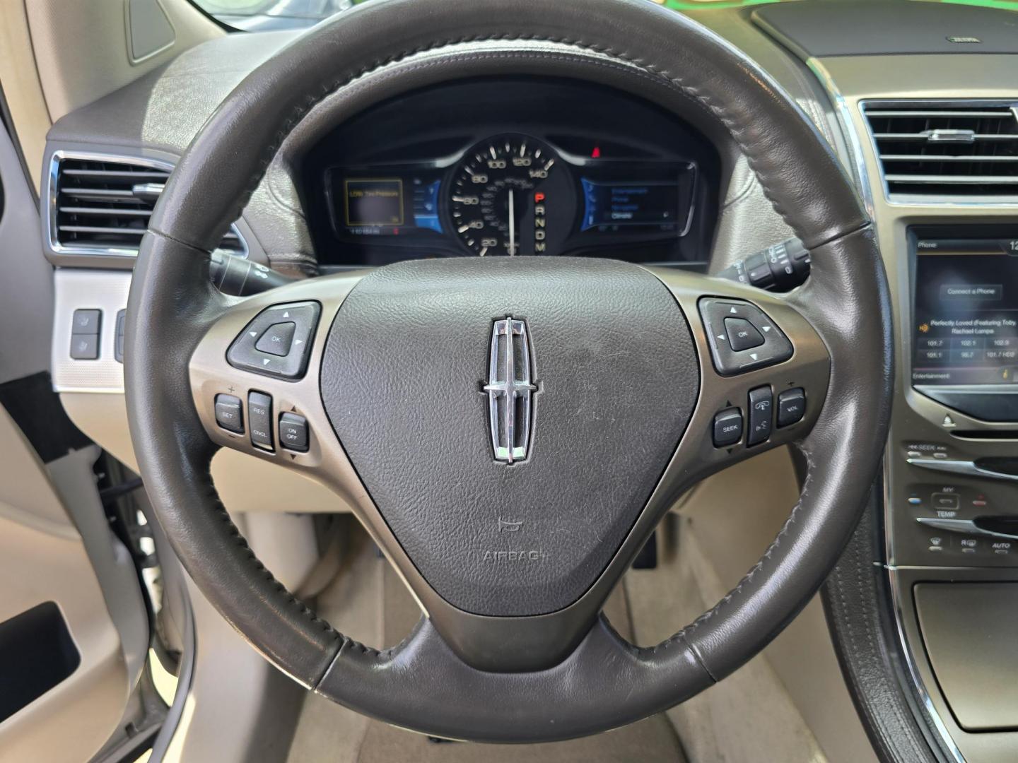 2011 SILVER Lincoln MKX (2LMDJ6JK7BB) with an 3.7L V6 DOHC 24V engine, 6-Speed Automatic transmission, located at 2660 S.Garland Avenue, Garland, TX, 75041, (469) 298-3118, 32.885551, -96.655602 - Photo#12