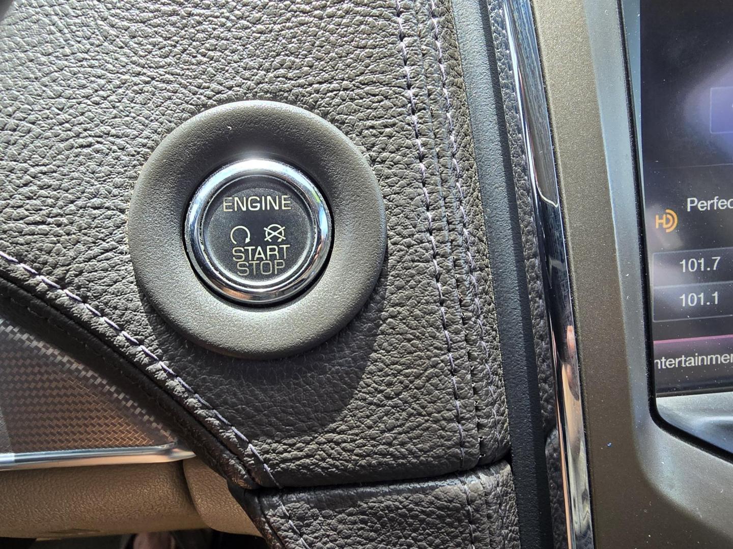2011 SILVER Lincoln MKX (2LMDJ6JK7BB) with an 3.7L V6 DOHC 24V engine, 6-Speed Automatic transmission, located at 2660 S.Garland Avenue, Garland, TX, 75041, (469) 298-3118, 32.885551, -96.655602 - Photo#13