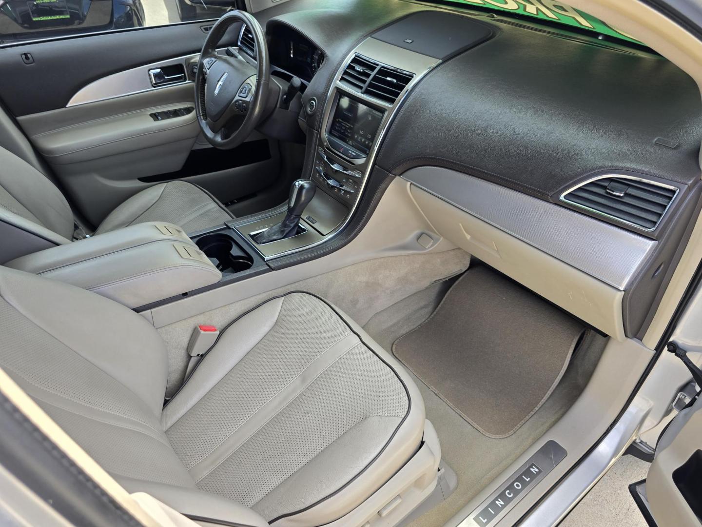 2011 SILVER Lincoln MKX (2LMDJ6JK7BB) with an 3.7L V6 DOHC 24V engine, 6-Speed Automatic transmission, located at 2660 S.Garland Avenue, Garland, TX, 75041, (469) 298-3118, 32.885551, -96.655602 - Photo#22