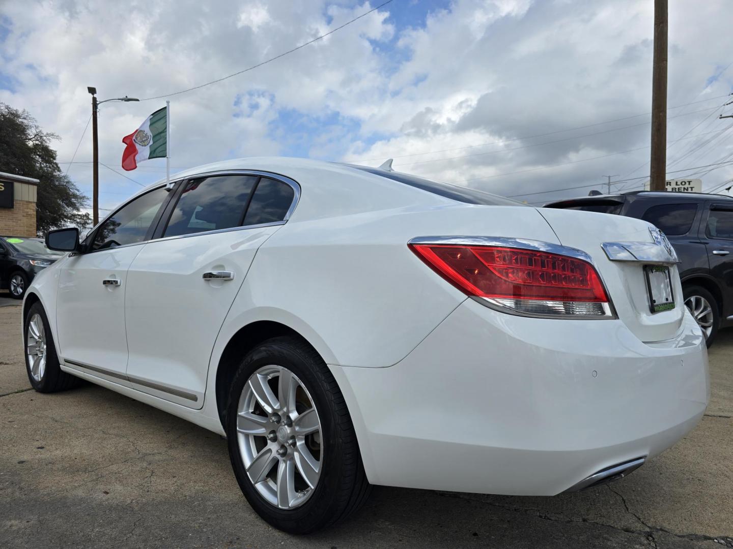 2012 WHITE Buick LaCrosse Premium Package 1, w/Leather (1G4GD5G31CF) with an 3.6L V6 DOHC 24V FFV engine, 6-Speed Automatic transmission, located at 2660 S.Garland Avenue, Garland, TX, 75041, (469) 298-3118, 32.885551, -96.655602 - Photo#5