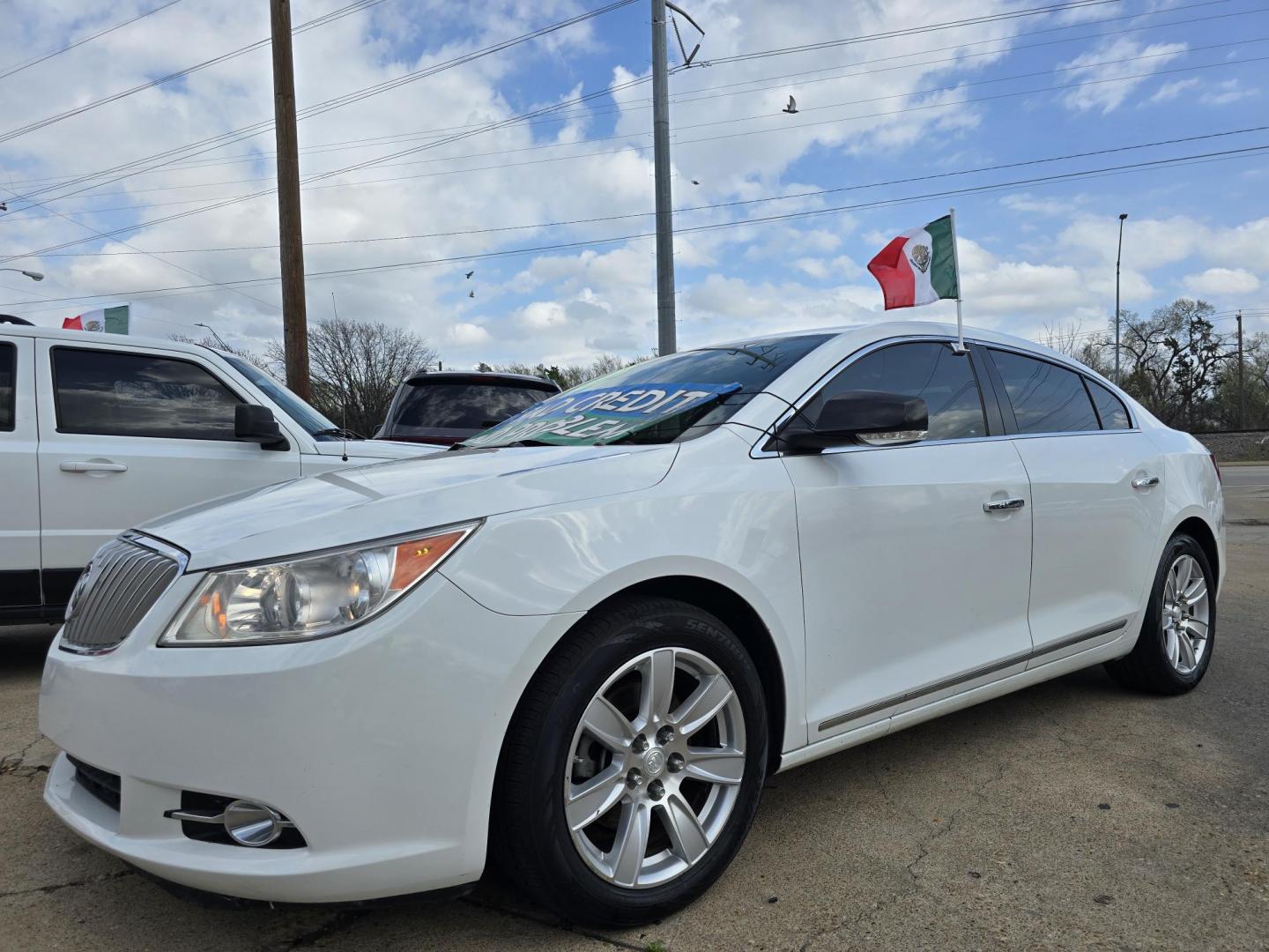 2012 WHITE Buick LaCrosse Premium Package 1, w/Leather (1G4GD5G31CF) with an 3.6L V6 DOHC 24V FFV engine, 6-Speed Automatic transmission, located at 2660 S.Garland Avenue, Garland, TX, 75041, (469) 298-3118, 32.885551, -96.655602 - Photo#7