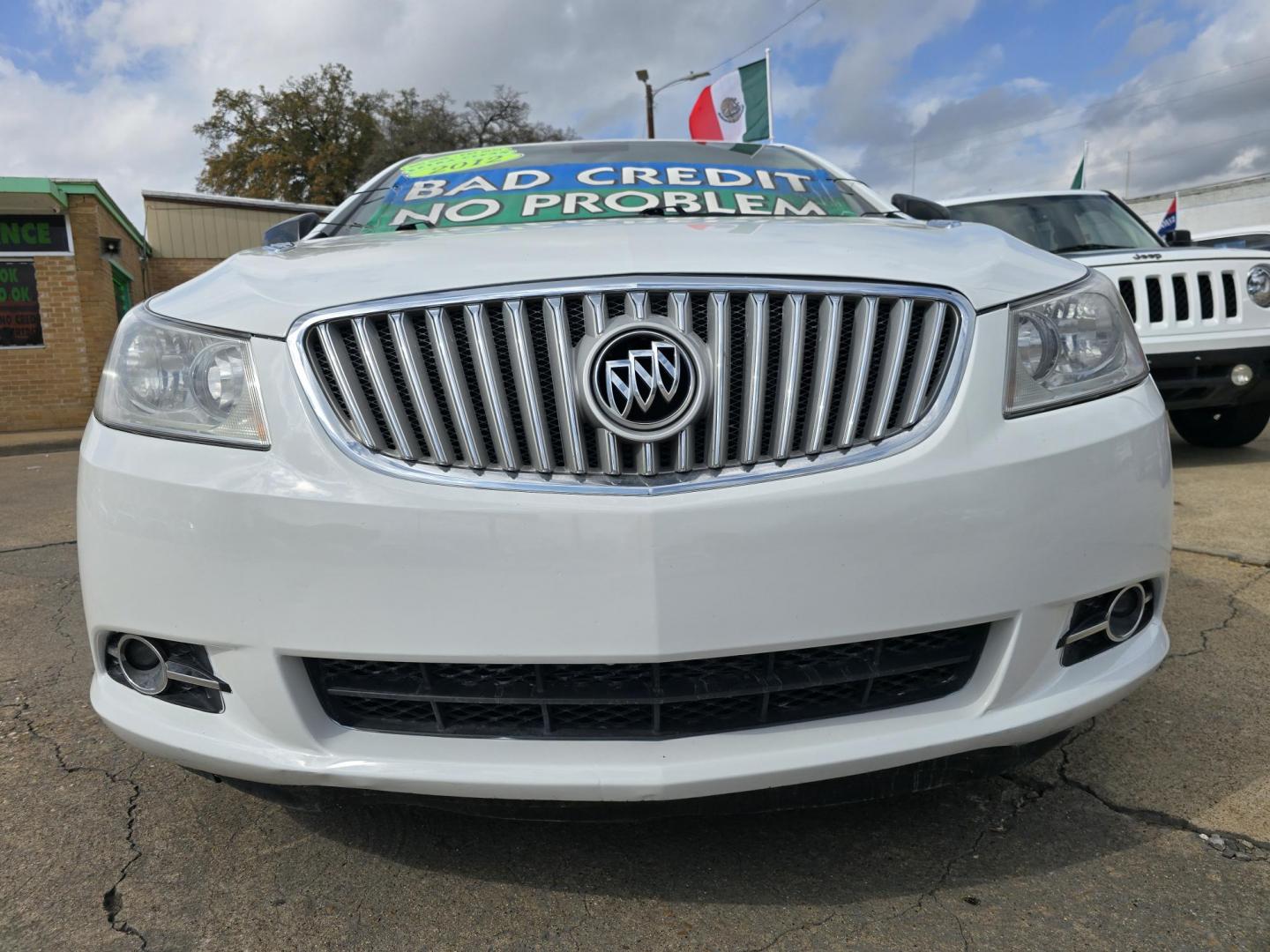 2012 WHITE Buick LaCrosse Premium Package 1, w/Leather (1G4GD5G31CF) with an 3.6L V6 DOHC 24V FFV engine, 6-Speed Automatic transmission, located at 2660 S.Garland Avenue, Garland, TX, 75041, (469) 298-3118, 32.885551, -96.655602 - Photo#9