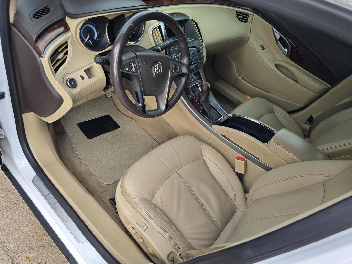 2012 WHITE Buick LaCrosse Premium Package 1, w/Leather (1G4GD5G31CF) with an 3.6L V6 DOHC 24V FFV engine, 6-Speed Automatic transmission, located at 2660 S.Garland Avenue, Garland, TX, 75041, (469) 298-3118, 32.885551, -96.655602 - Photo#10