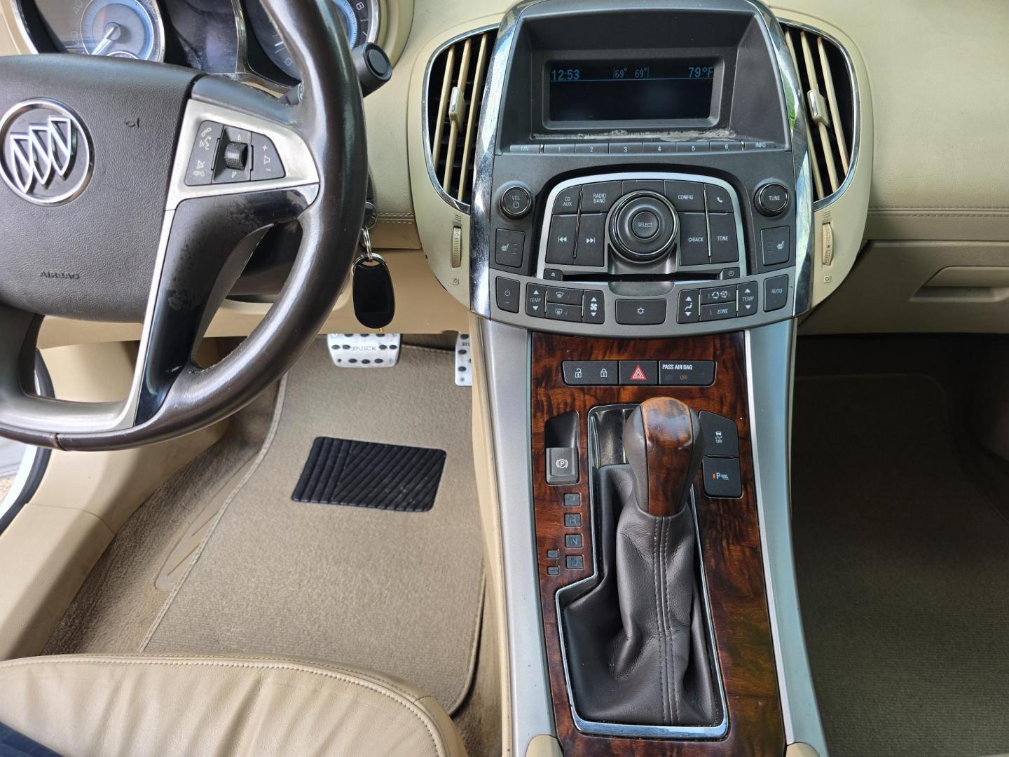 2012 WHITE Buick LaCrosse Premium Package 1, w/Leather (1G4GD5G31CF) with an 3.6L V6 DOHC 24V FFV engine, 6-Speed Automatic transmission, located at 2660 S.Garland Avenue, Garland, TX, 75041, (469) 298-3118, 32.885551, -96.655602 - Photo#13