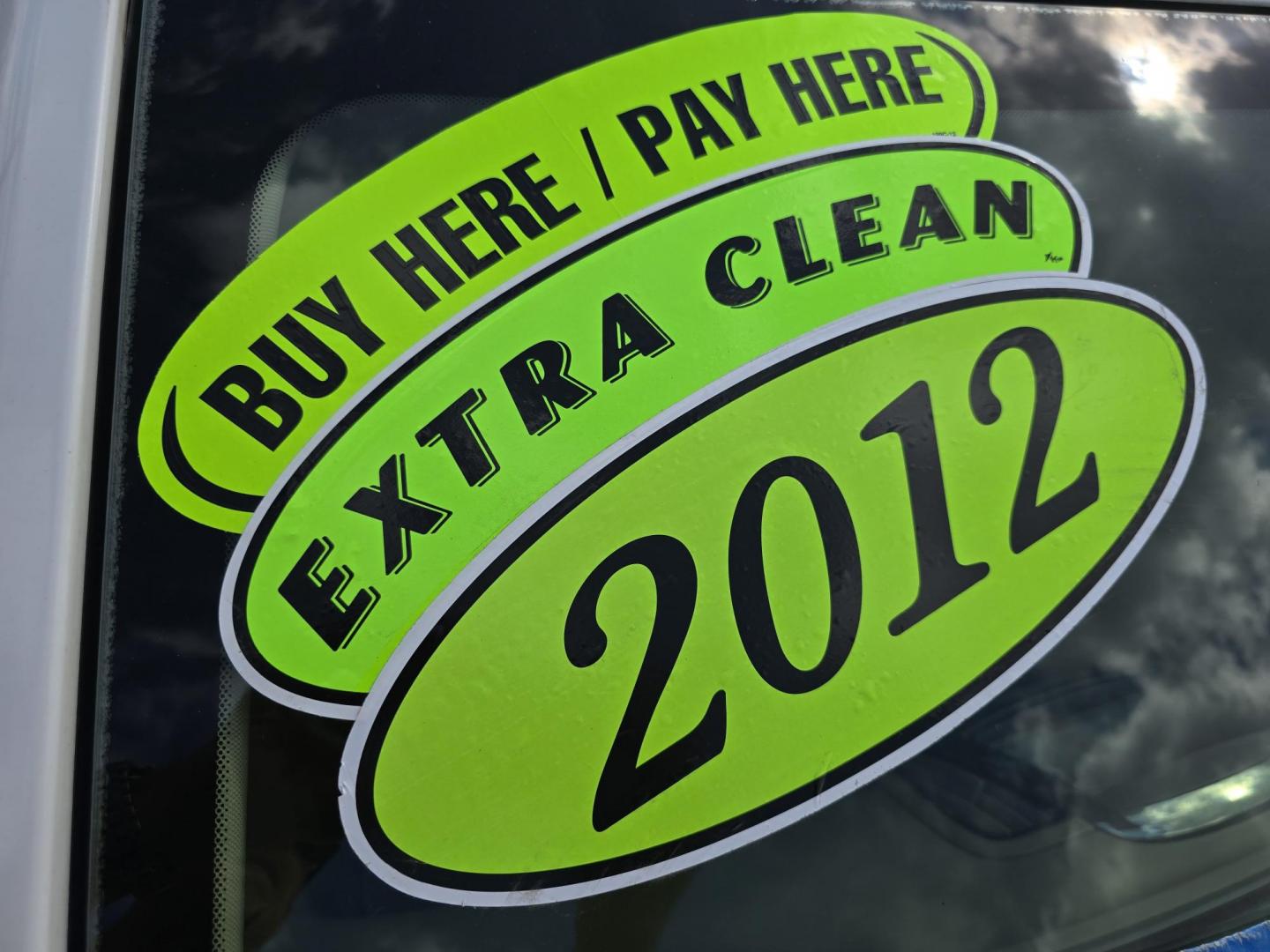 2012 WHITE Buick LaCrosse Premium Package 1, w/Leather (1G4GD5G31CF) with an 3.6L V6 DOHC 24V FFV engine, 6-Speed Automatic transmission, located at 2660 S.Garland Avenue, Garland, TX, 75041, (469) 298-3118, 32.885551, -96.655602 - Photo#19