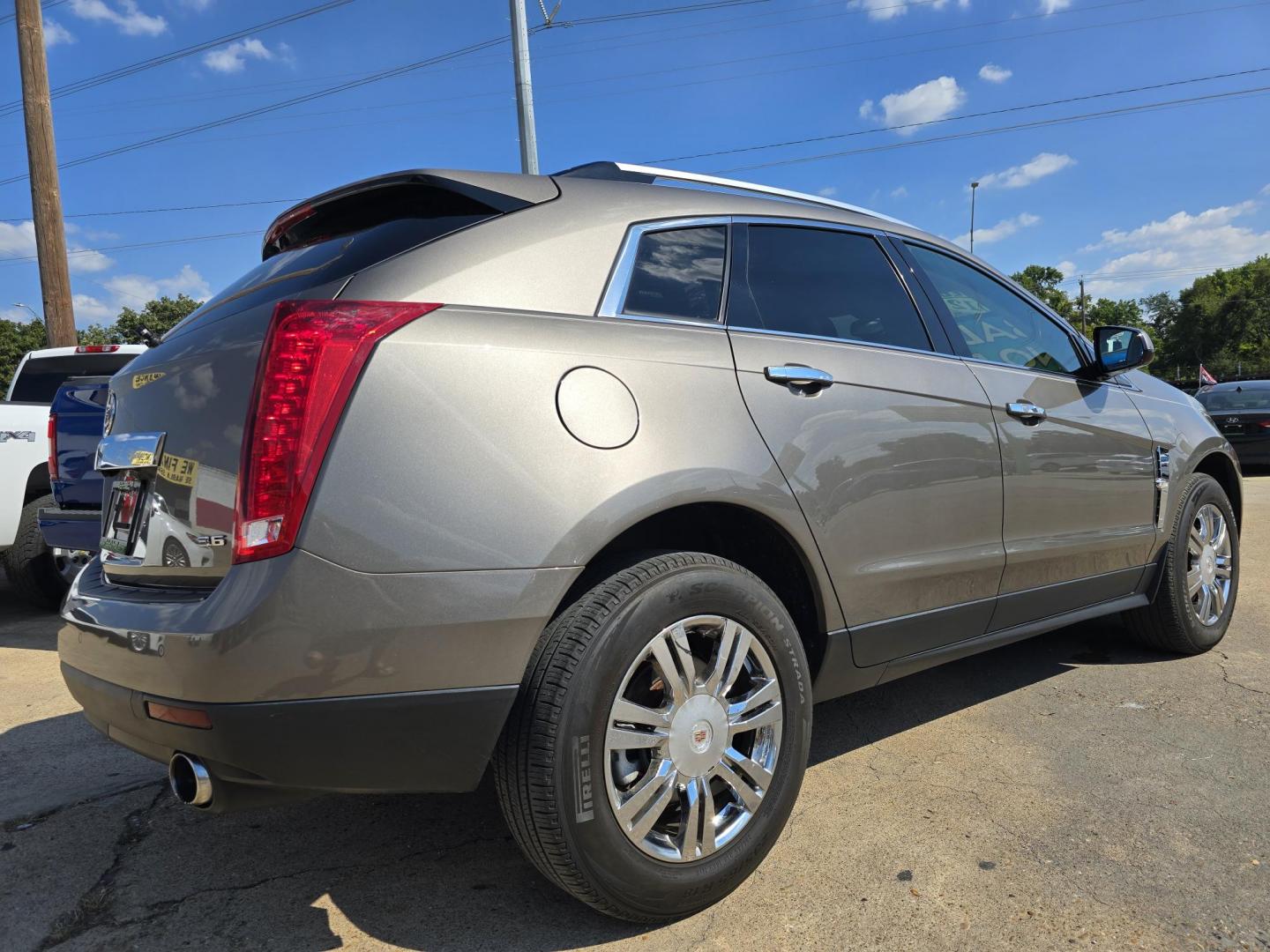 2012 Cadillac SRX Luxury (3GYFNAE3XCS) with an 3.6L V6 DOHC 24V FFV engine, 6-Speed Automatic transmission, located at 2660 S.Garland Avenue, Garland, TX, 75041, (469) 298-3118, 32.885551, -96.655602 - Photo#3