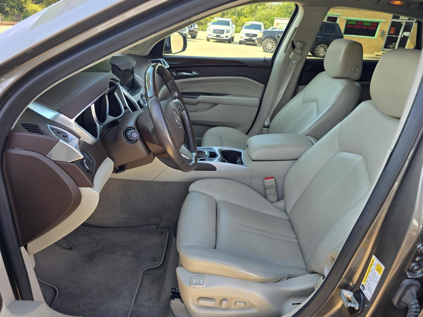 2012 Cadillac SRX Luxury (3GYFNAE3XCS) with an 3.6L V6 DOHC 24V FFV engine, 6-Speed Automatic transmission, located at 2660 S.Garland Avenue, Garland, TX, 75041, (469) 298-3118, 32.885551, -96.655602 - Photo#10